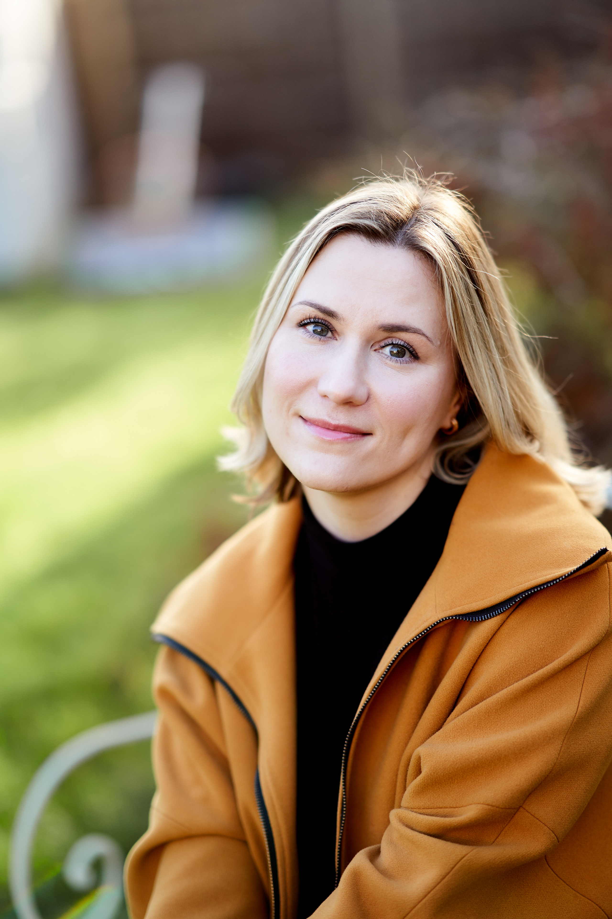 CONTENT FINANCIAL ADVISER. Professional garden design and photography services in London