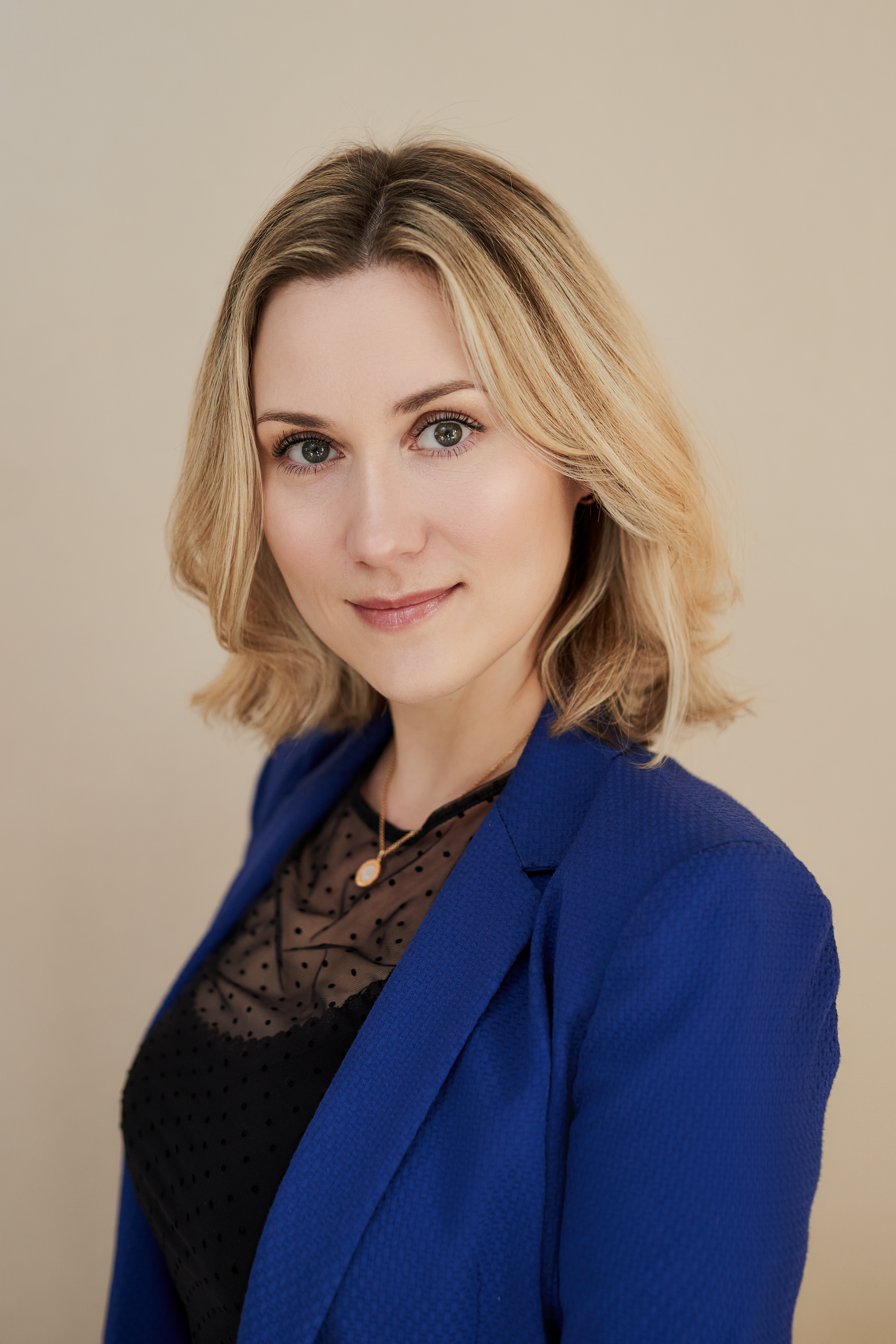 CONTENT FINANCIAL ADVISER. Professional garden design and photography services in London