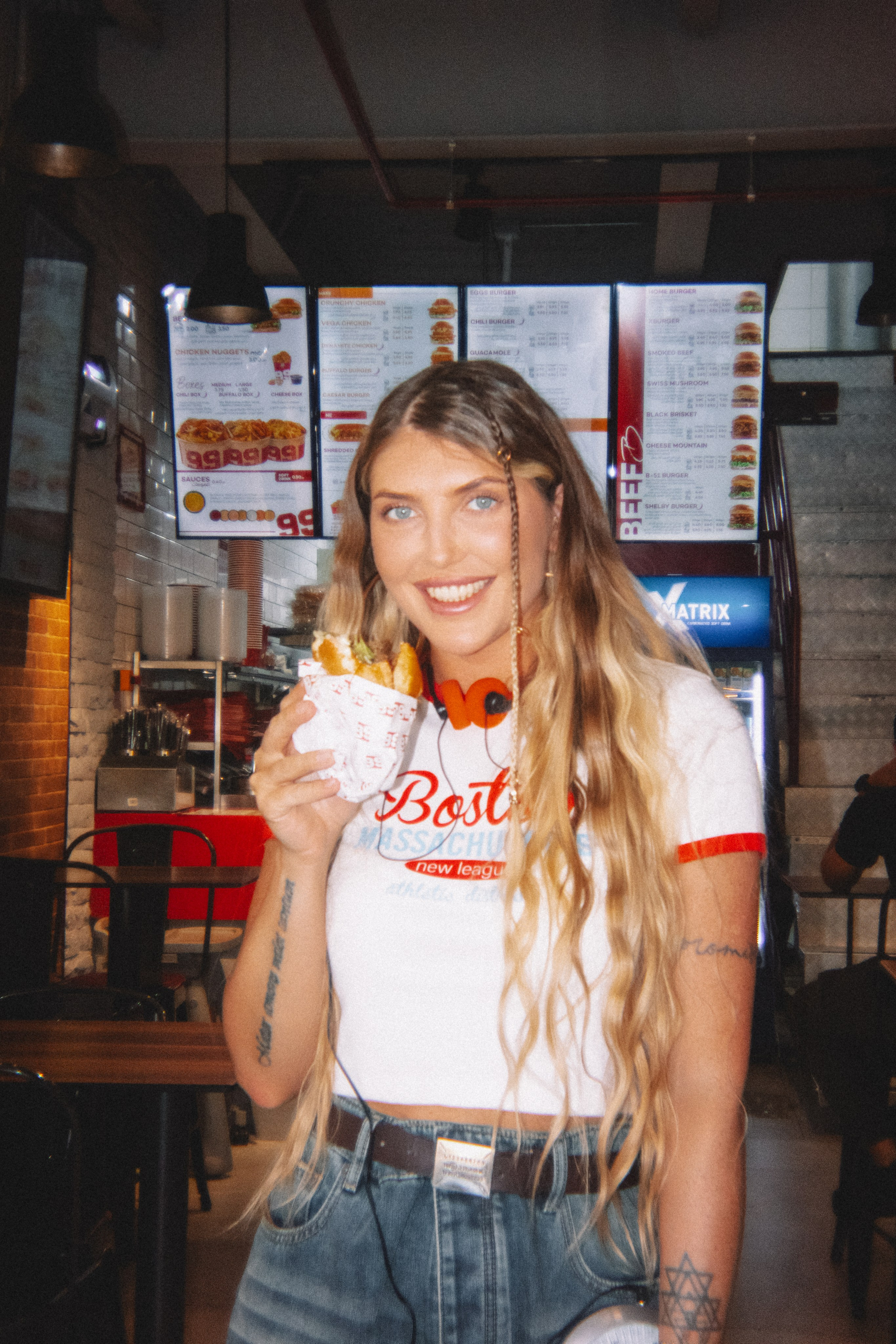 Vika — 2000s Burger Vibes. Veronika Basova | Photographer | Cinematic & Magazine | Amman, Jordan