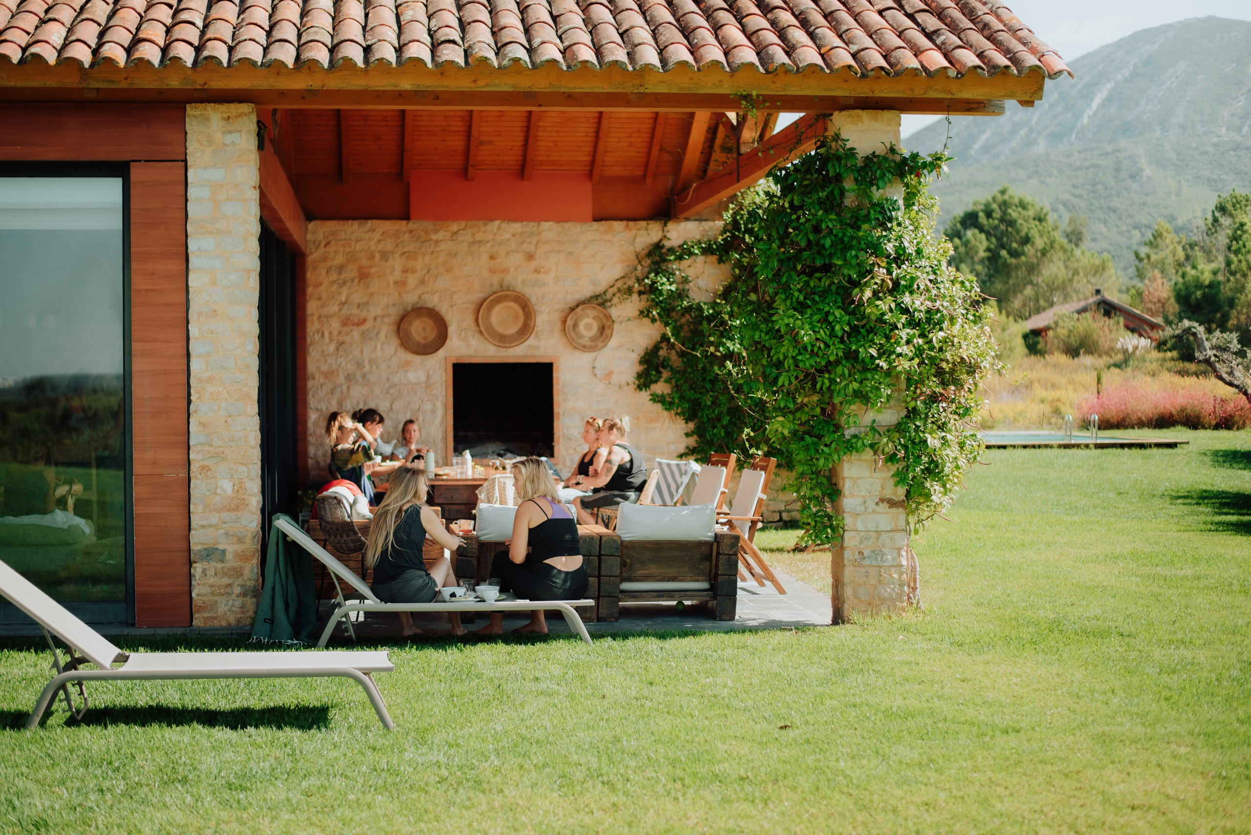 YOGA RETREAT PORTUGAL. Lifestyle, wedding and family photographer