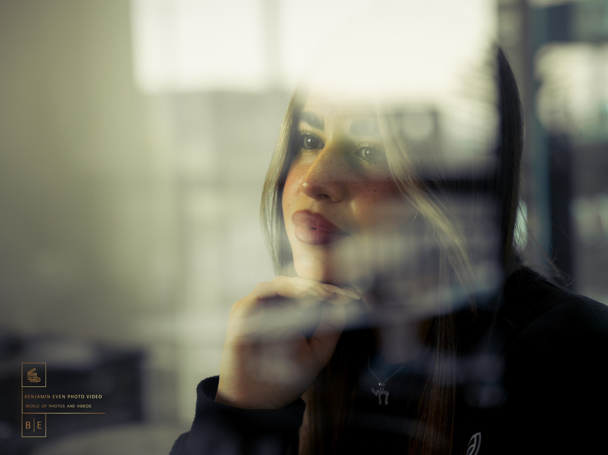 Porter. «Behind the Glass». Мир фото