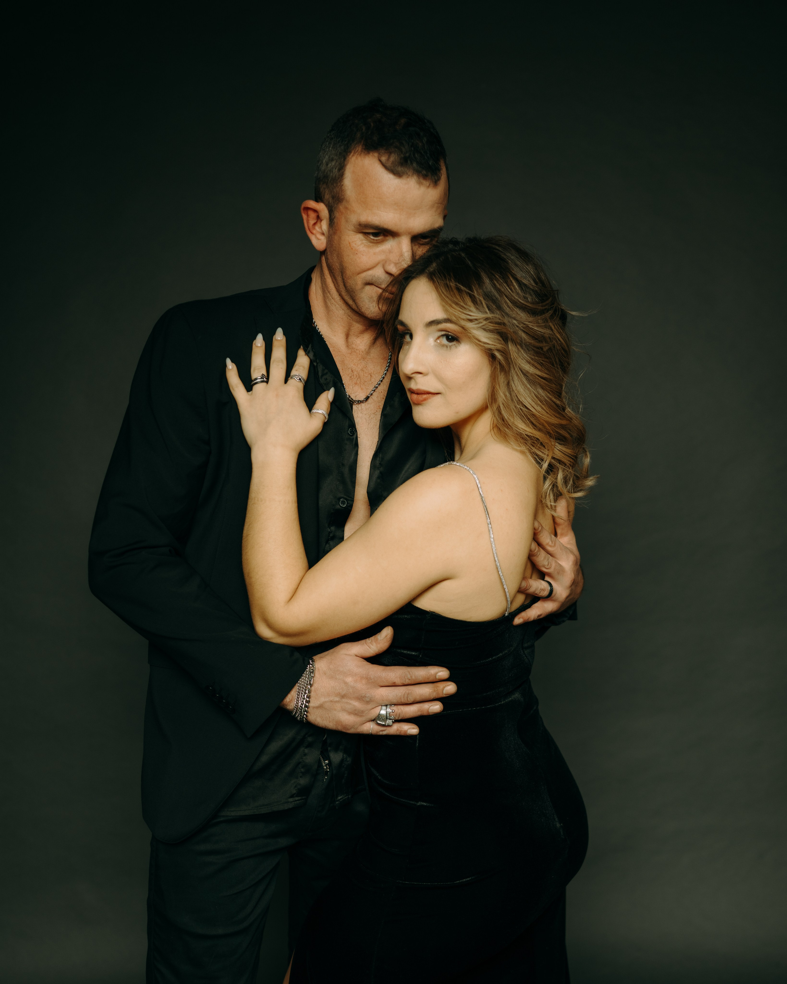 ANA and NELSON. Studio. Anastasiia Antoniuk portrait, family and couple photographer, Portugal