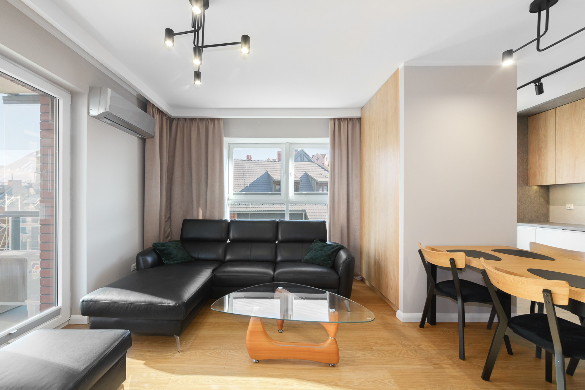 Fotografia nieruchomości, wnętrz, mieszkań, restauracji, biur i apartamentów. Wedding and portrait photographer in Poland Vitali Frozen