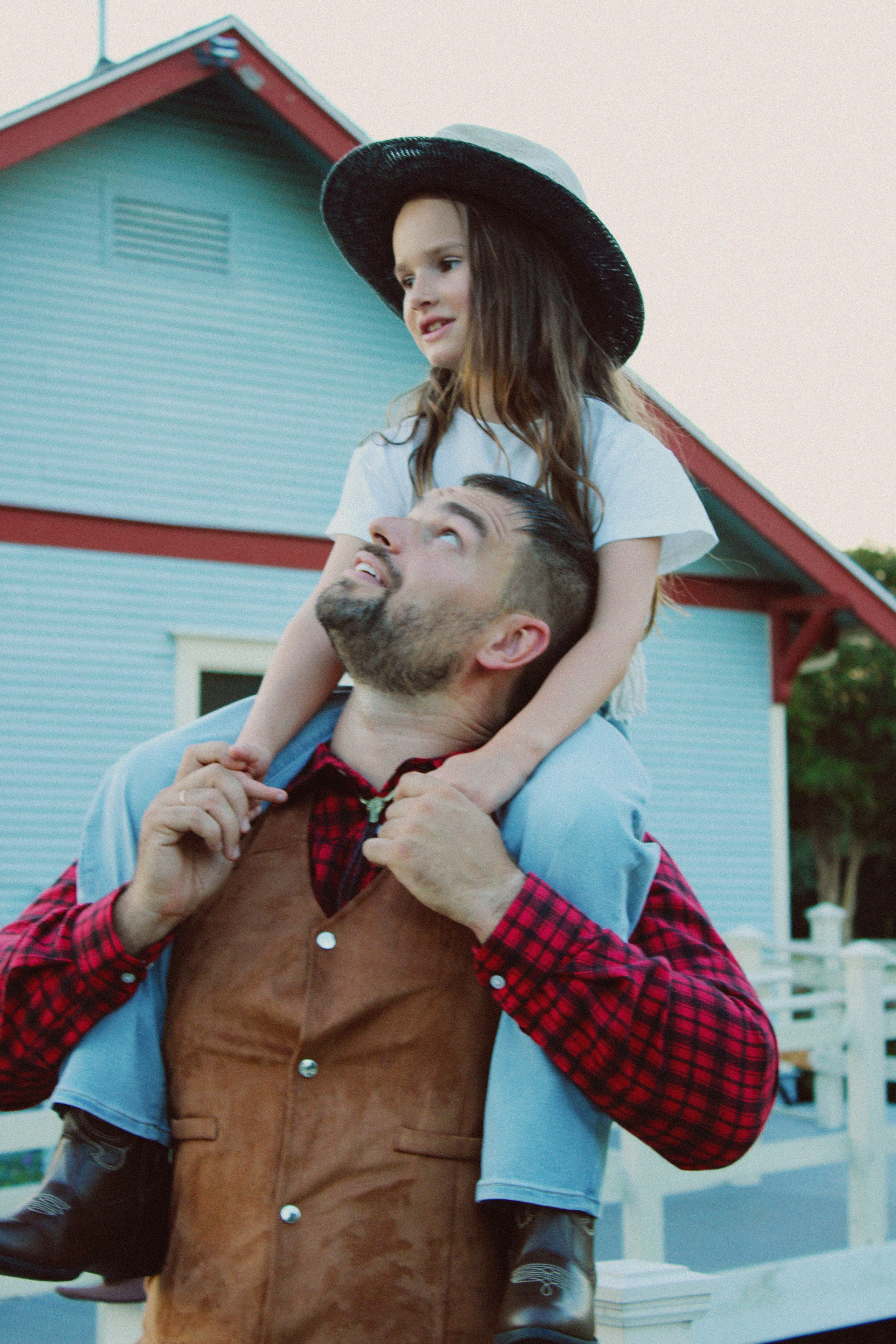Texas Countryside Family Photoshoot in Cowboy Style. Lana Petrychenko — Portrait & Family Photographer. Valencia, Spain