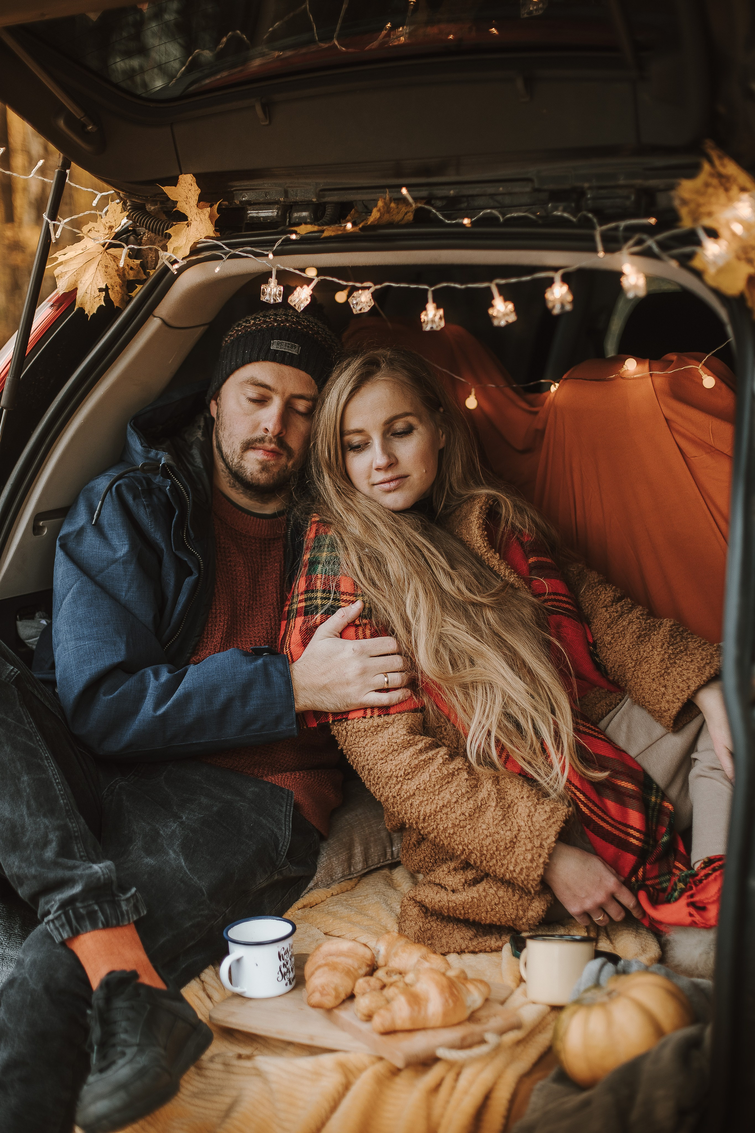 Rudens fotosesija ar mašīnu. Fotogrāfs Rīgā — Katerina Gordik