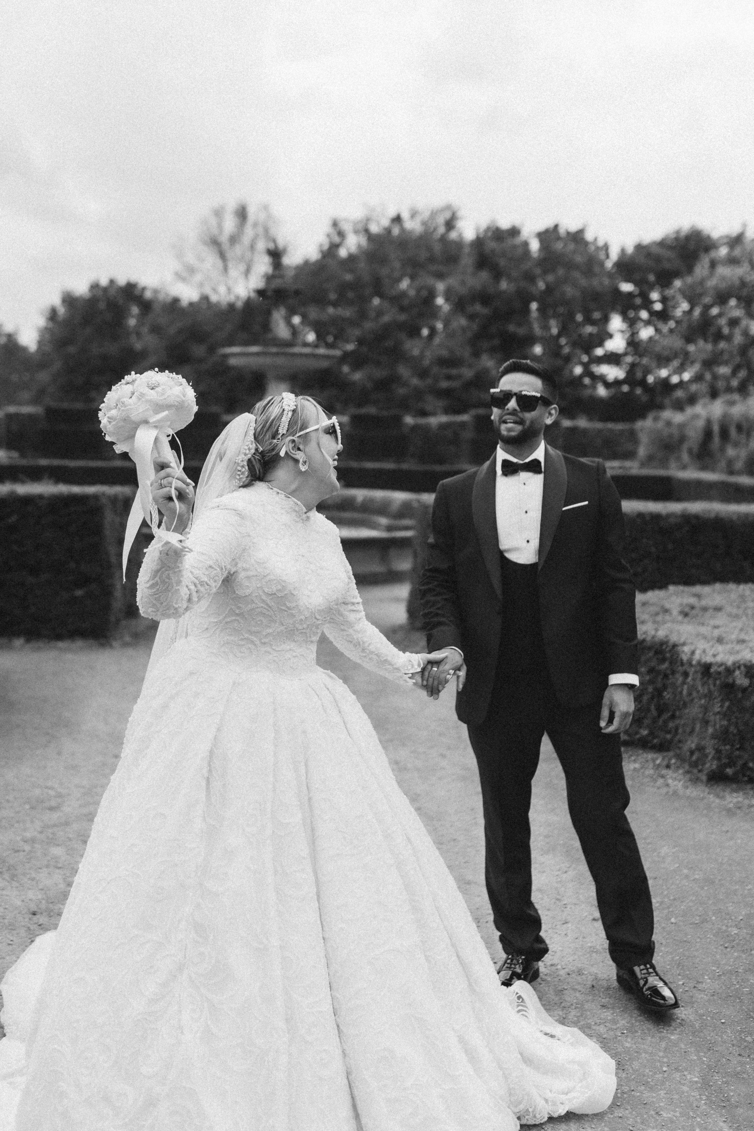 Love in the Garden. Wedding and Portrait Photographer Evie Moon