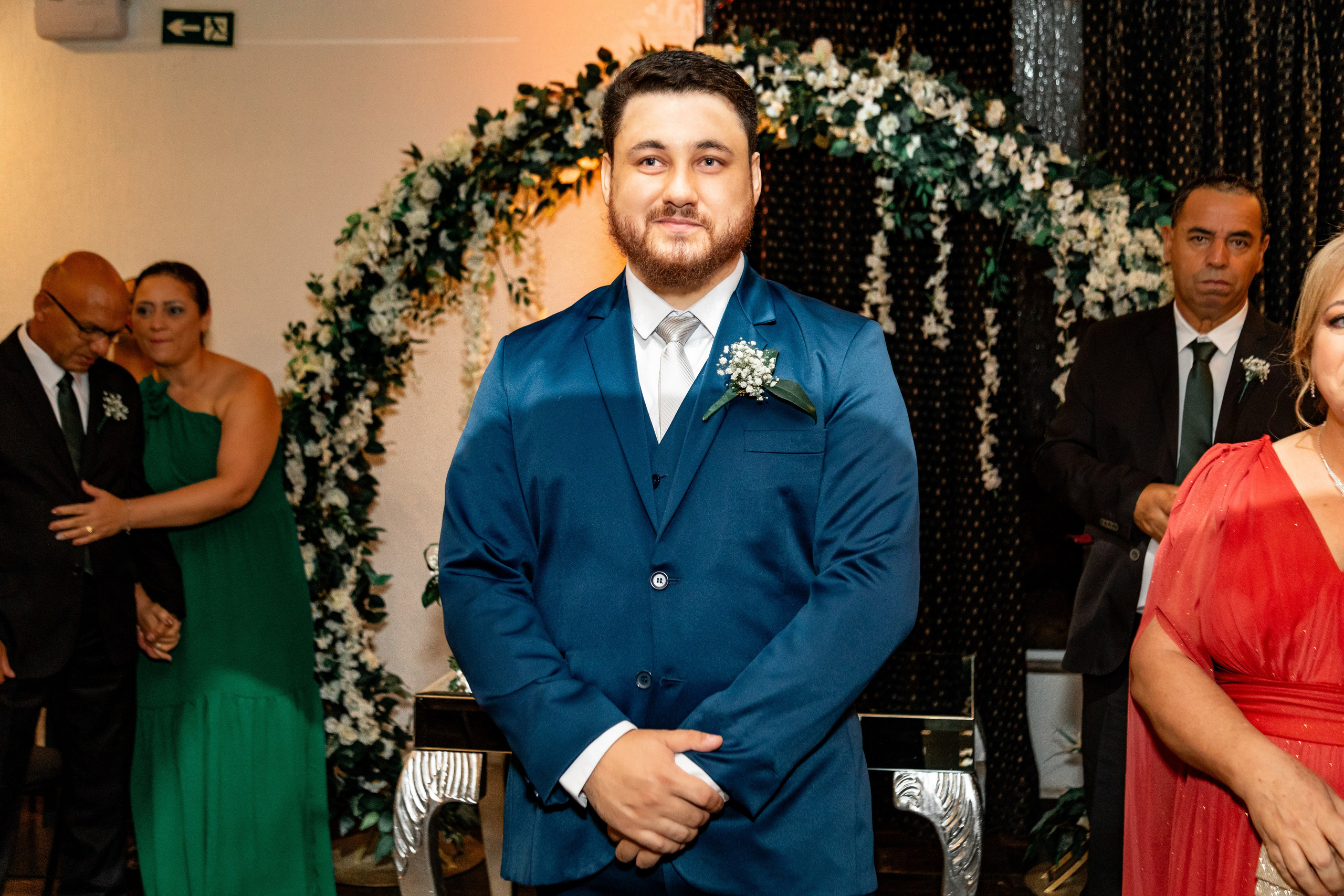 Noivo aguardando a noiva