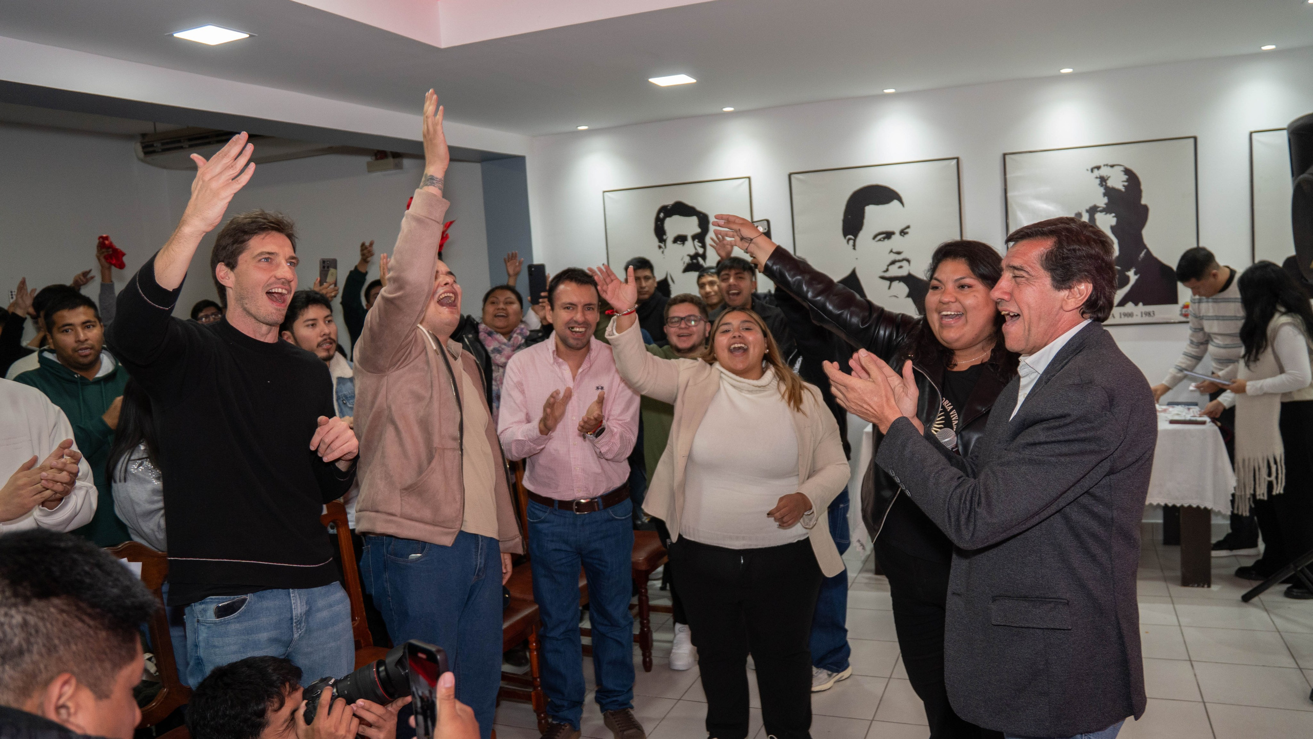 Asunción de autoridades de la Juventud Radical. Cuarta Pared
