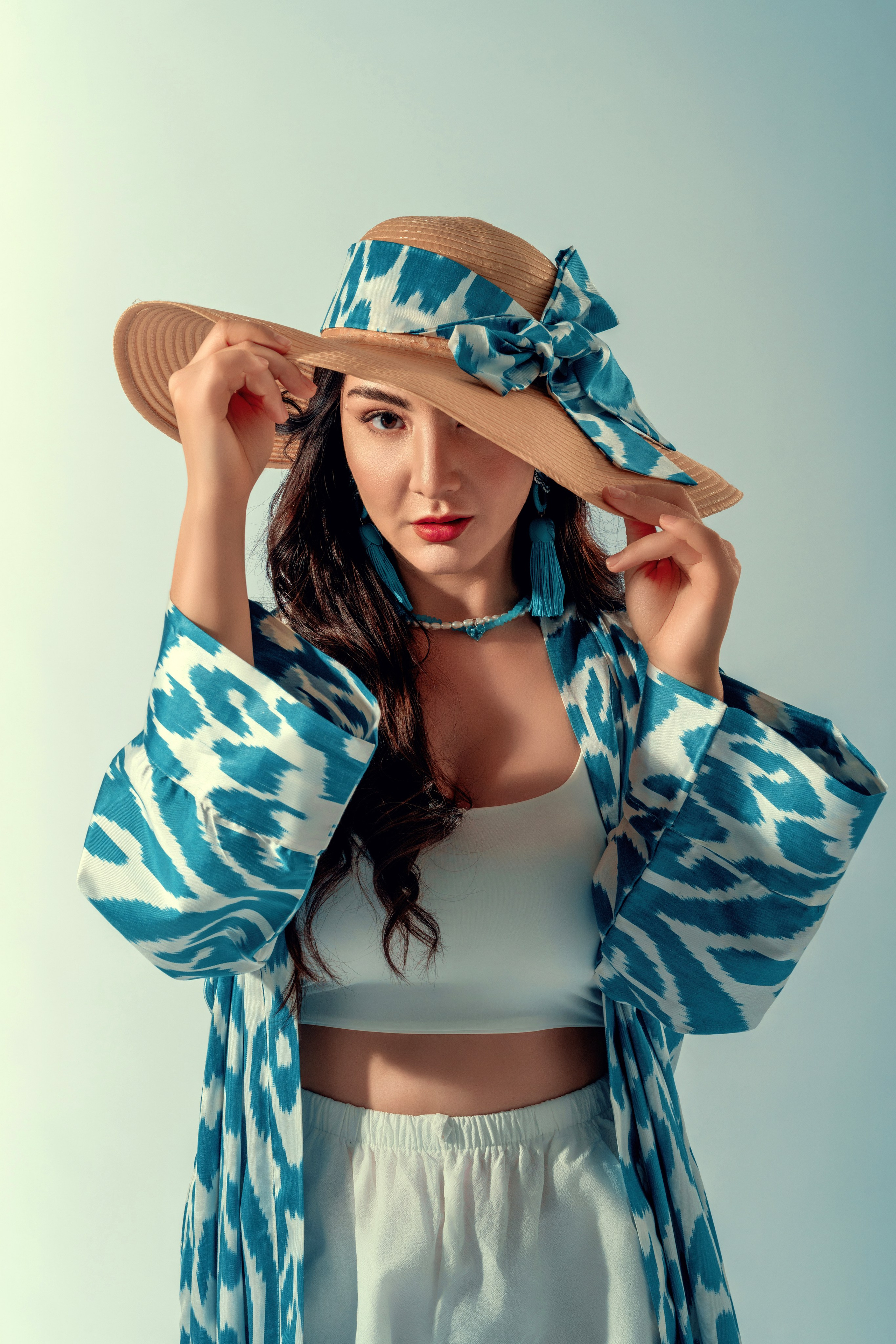 Levitating Ikat. Nifty photography — коммерческий и портретный фотограф в Ташкенте. Студийная и выездная съёмка