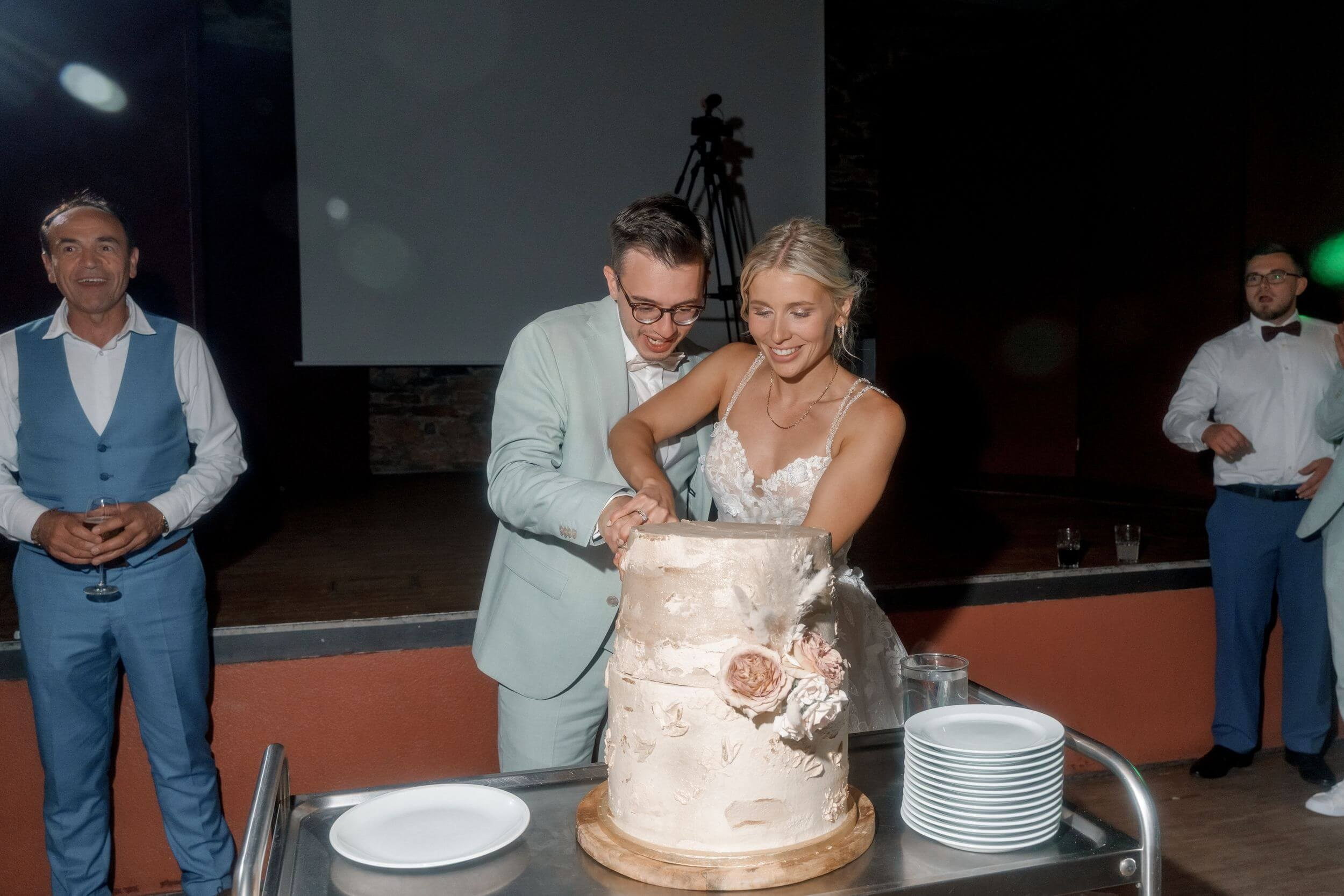 Church Wedding in Wiesbaden and Celebration at Brentanoscheune. Wedding photographer & videographer in Germany and Frankfurt | Denis Mirosnik