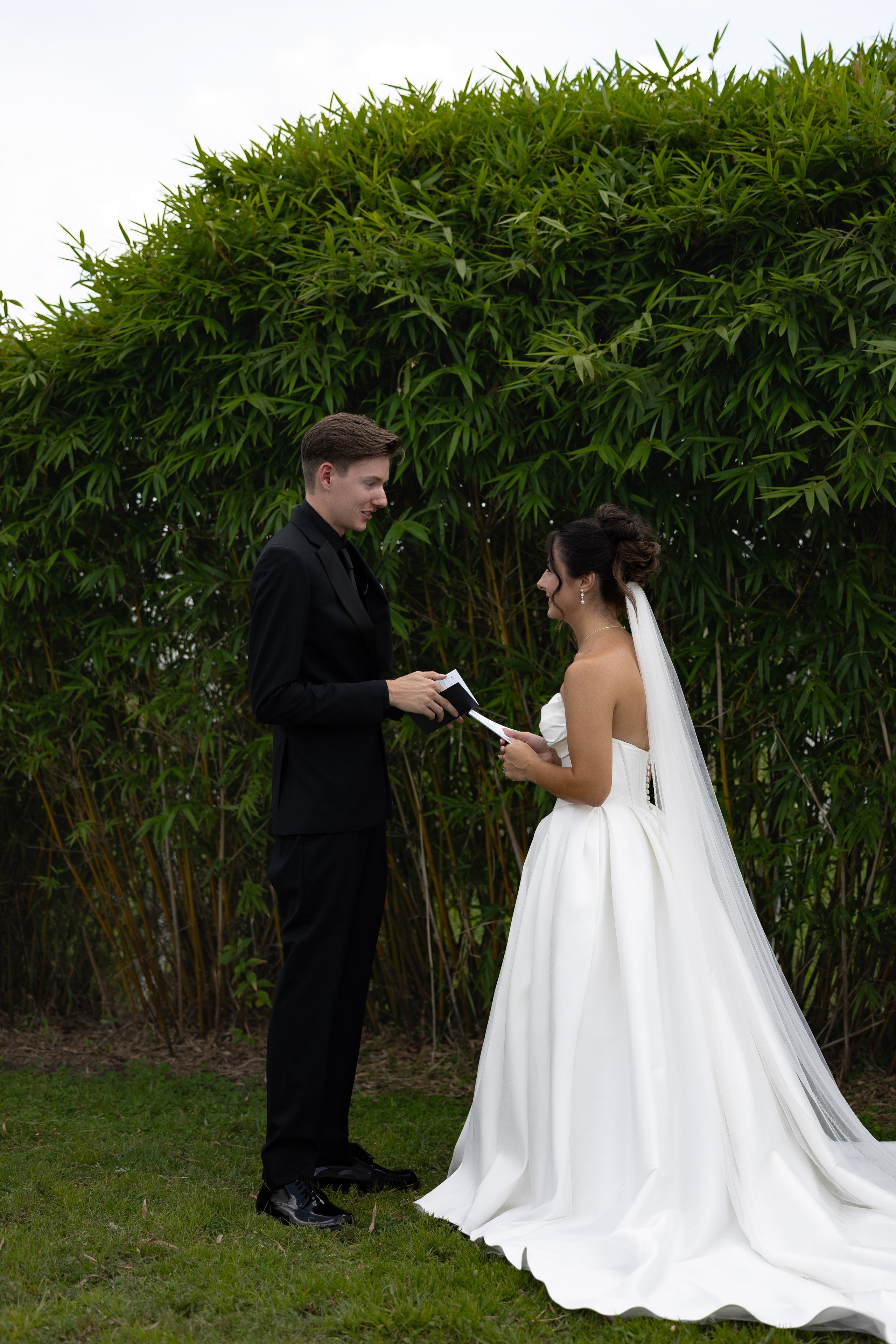 Alexsa and Robert. Ever After Farm Peach. Photographer Anastasia Nagibina