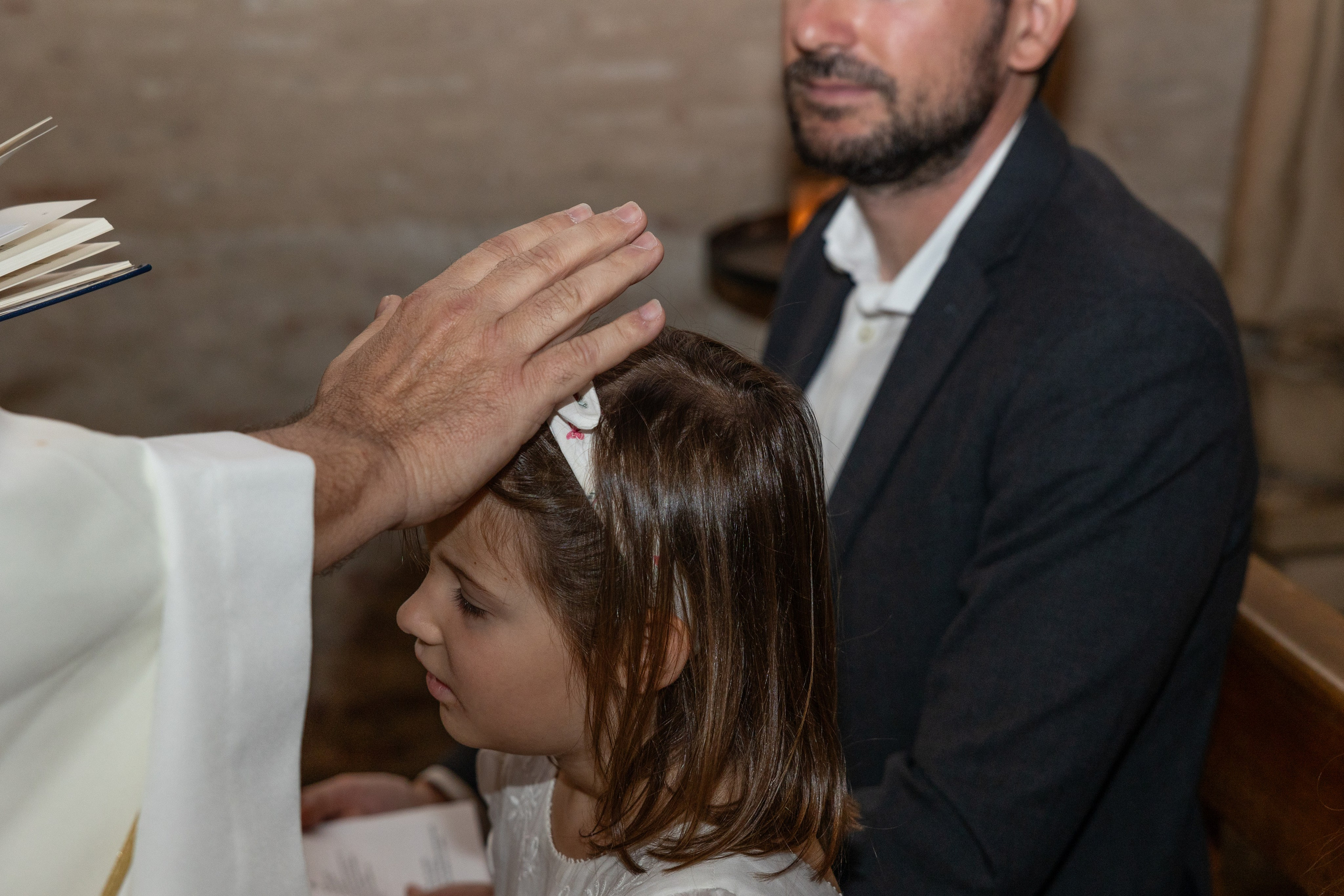 The Baptism of Diana in the Church of Saint-Sernin in Toulouse. Eugénie Smirnova — Photographe à Toulouse et dans le Sud-Ouest
