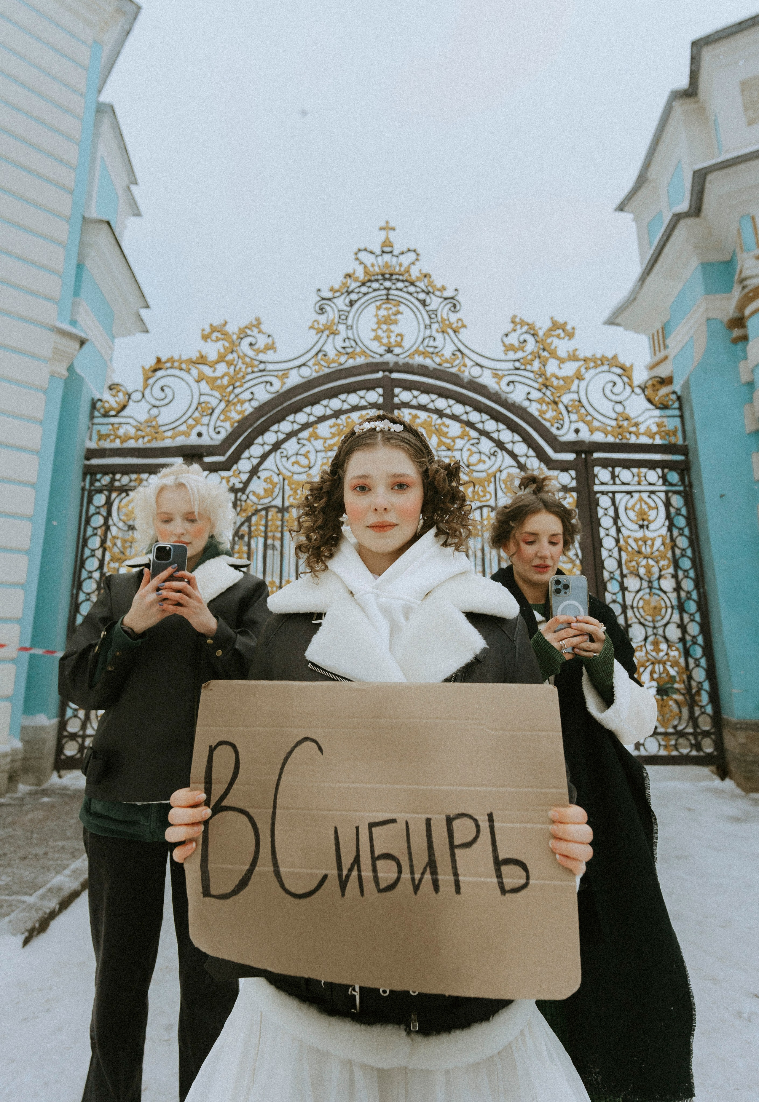 ДЕКАБРИСТКИ. Стрит-фотография, полная абсурда, идиотизма и красоты