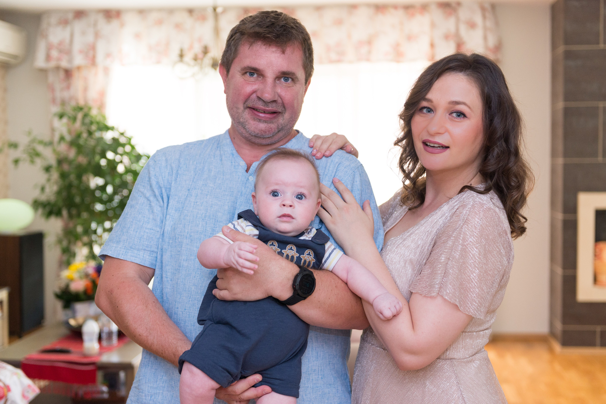 Christening photographer, photo session at home, baby photos, professional baptism photographer Bucharest, family photo session, baby photo session, baptism photos at home, baby preparation photos, baby baptism, baptism customs, baptism photographer, baptism photo offer, professional photographer Bucharest, baptism.