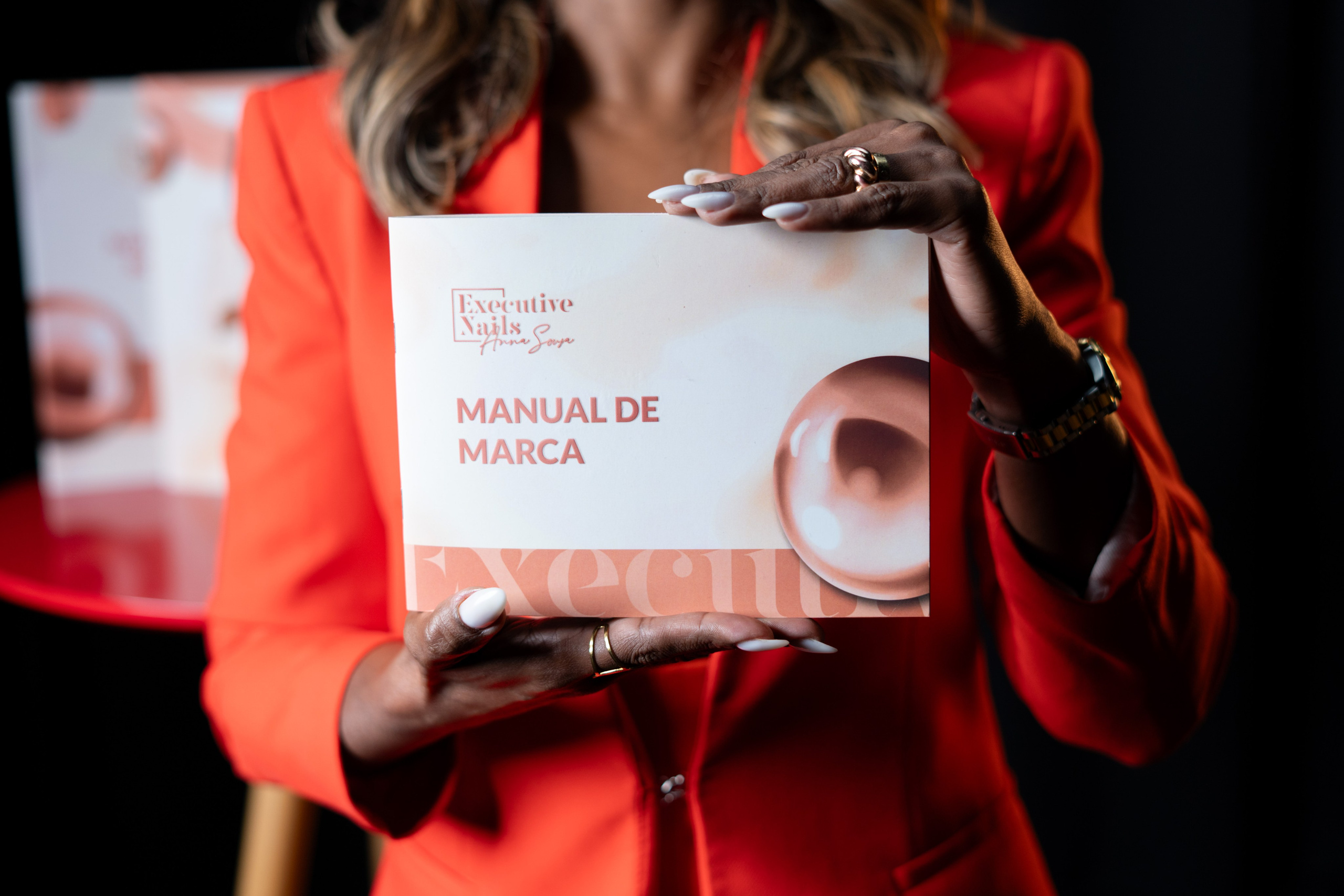 Anna Sousa — Executive Nails. Frames by Giovani Braga