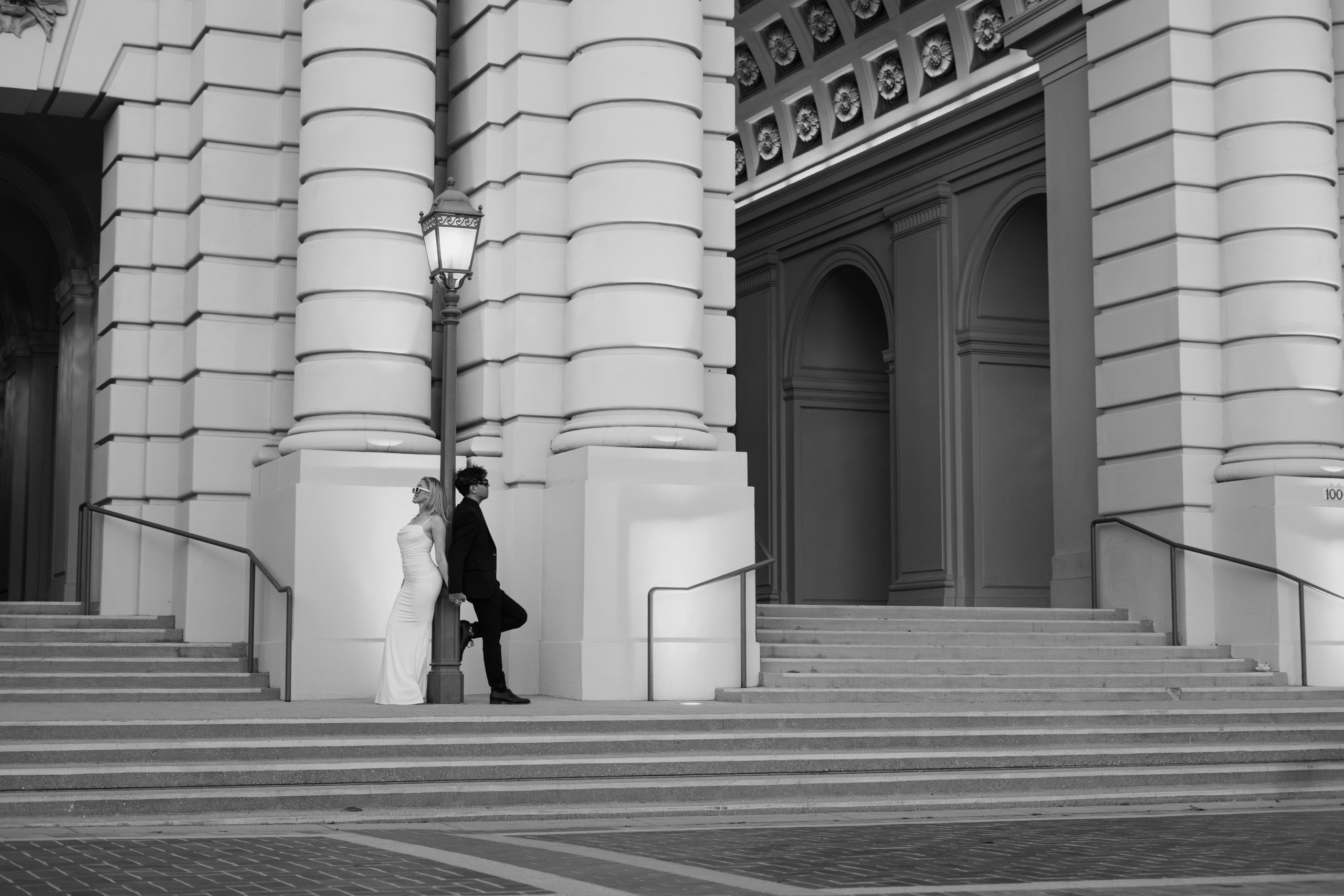 Engagement session at the Pasadena city hall black and white photo