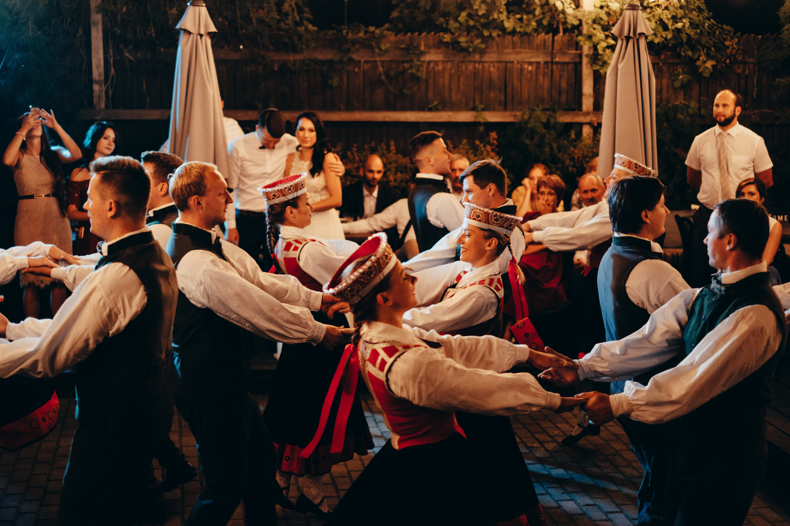 Kāzu stāsts Madara & Dains. Kāzu × Ģimenes notikumu fotografs Edgars Kalniņš