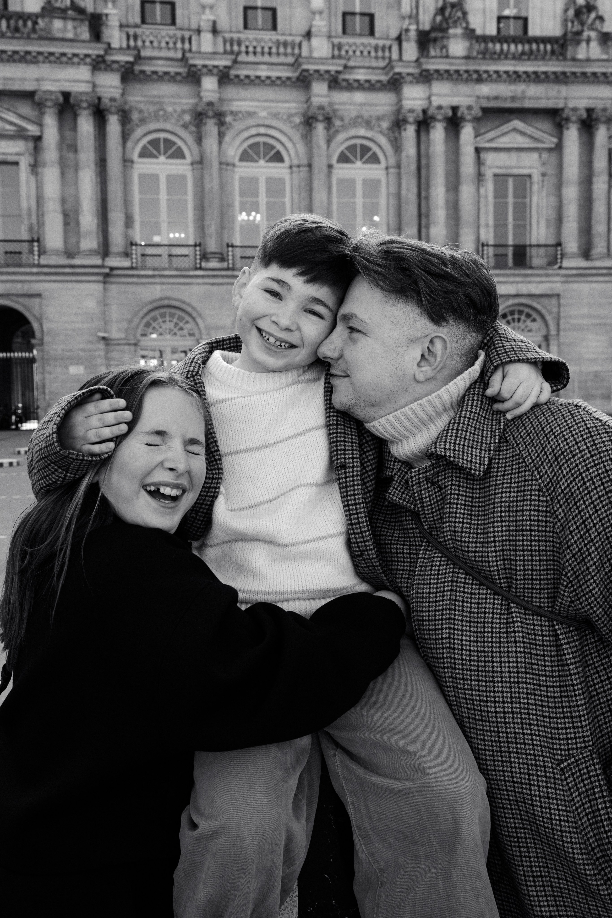 Big Family Photoshoot in Paris — Natural & Lifestyle Moments. Paris Wedding Photographer