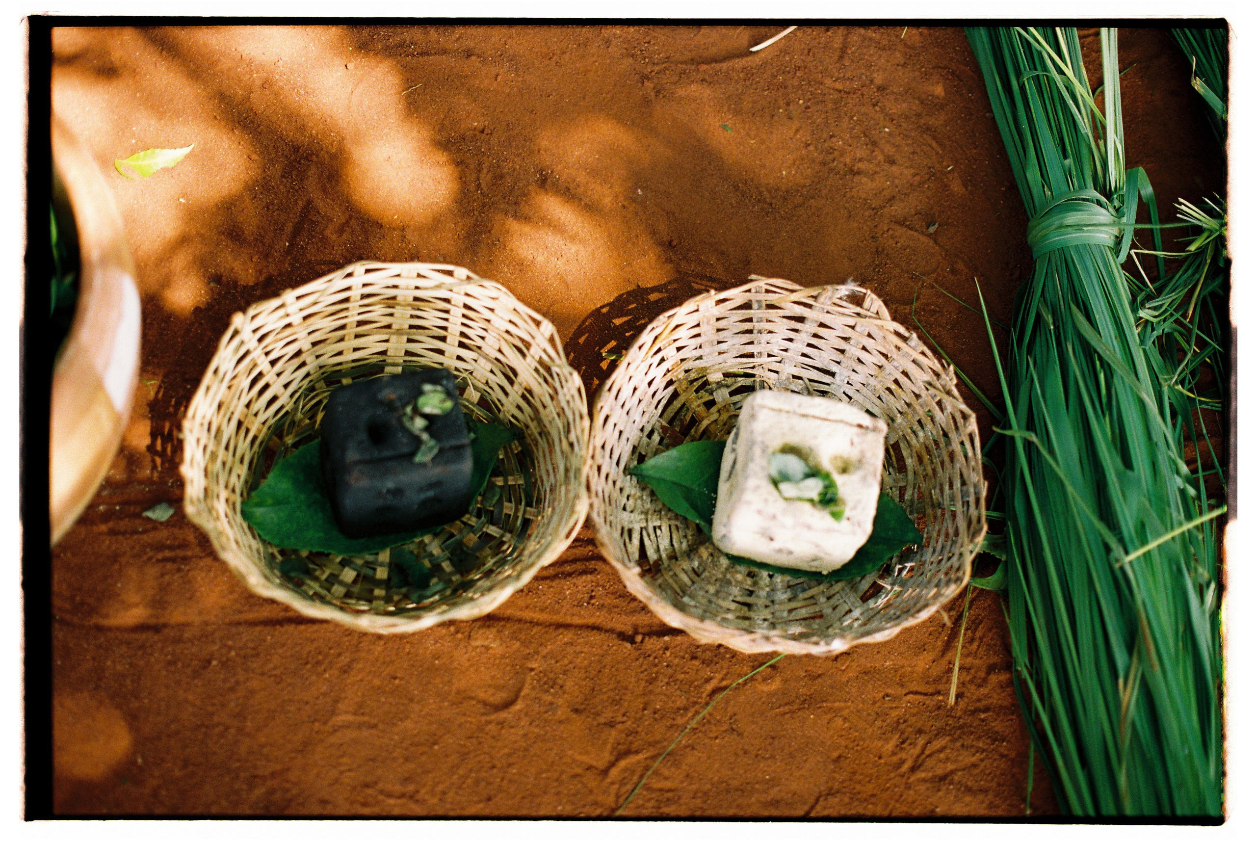 COSMOLOGIES OF BELONGING. A visual practice of being-with