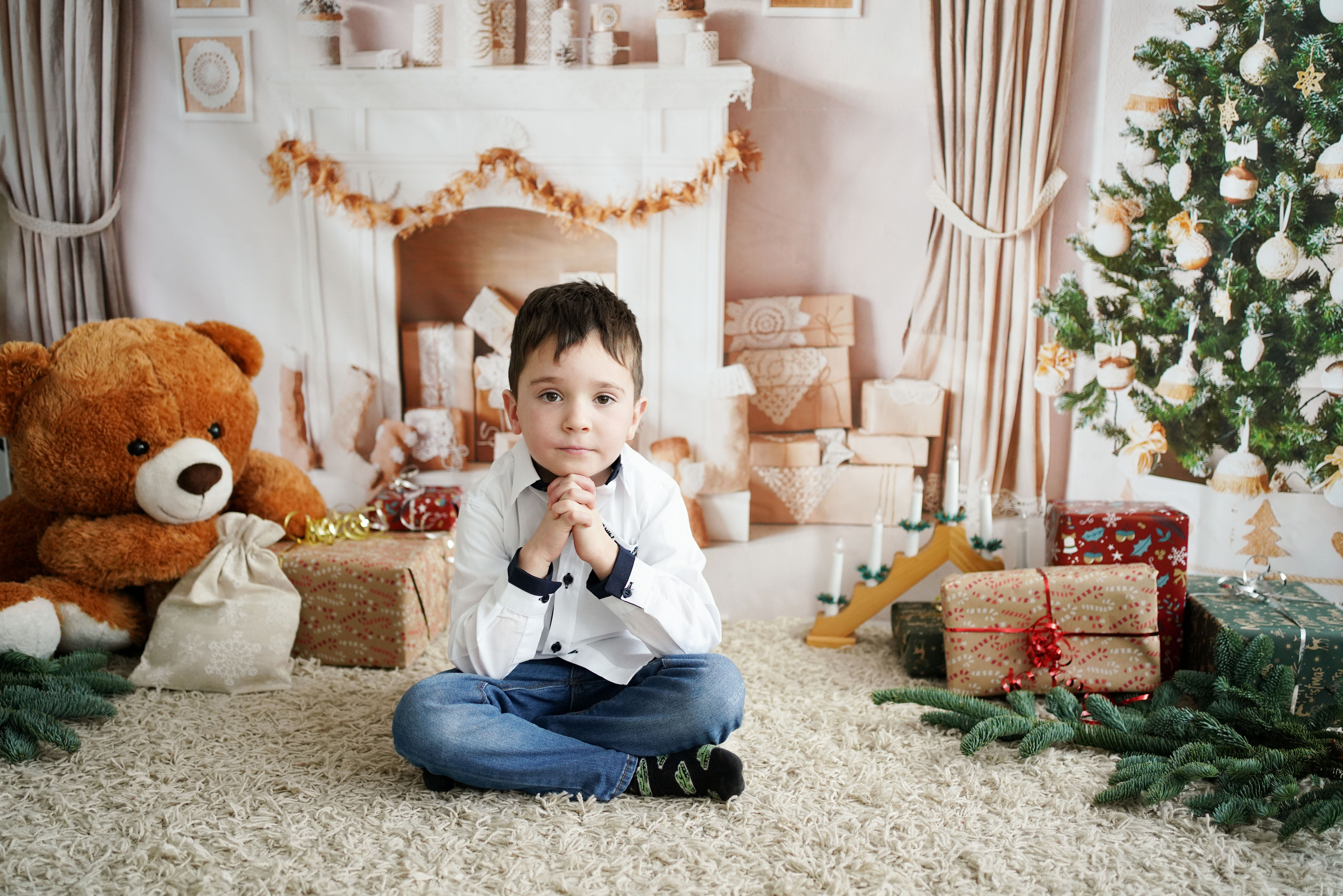 Weihnachtsfotosession im Studio für eine befreundete Familie. Neugeborenenfotografin und Retoucher in Augsburg Nastassia Schneider