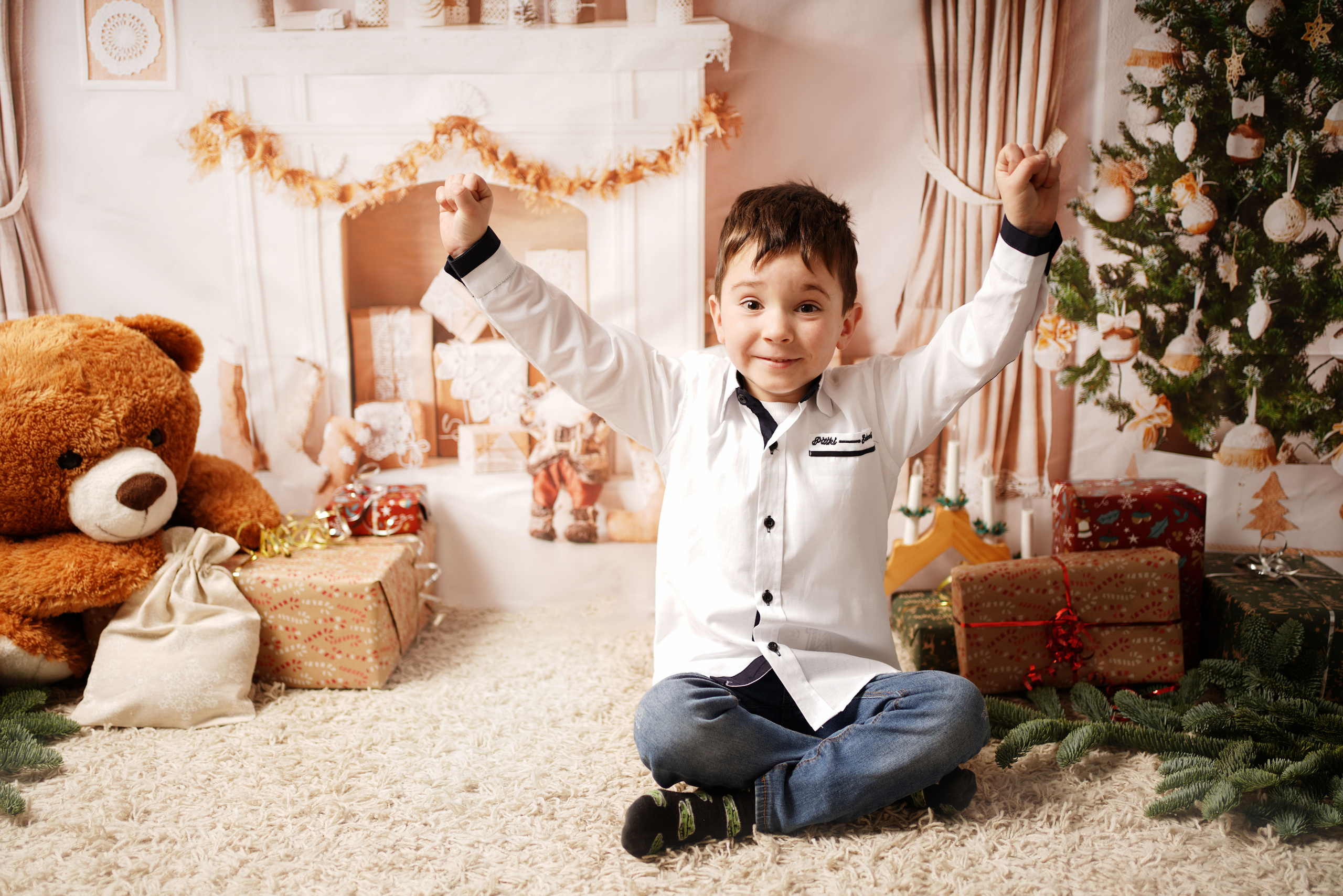 Weihnachtsfotosession im Studio für eine befreundete Familie. Neugeborenenfotografin und Retoucher in Augsburg Nastassia Schneider