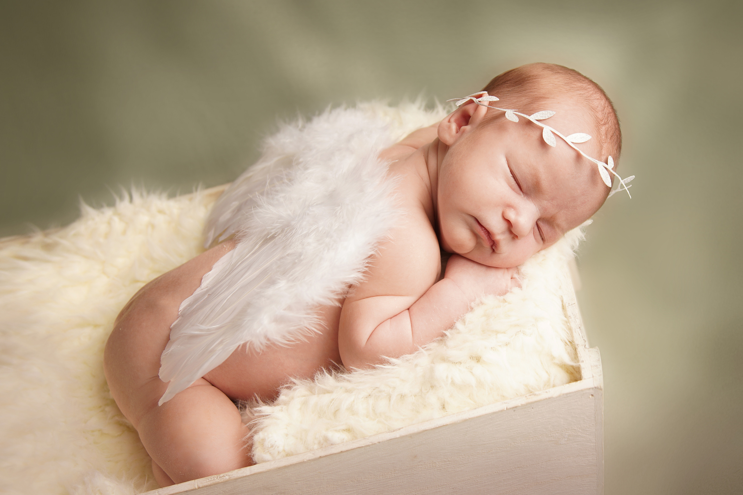 Fotoshooting in warmen Pastellfarben. Neugeborenenfotografin und Retoucher in Augsburg Nastassia Schneider