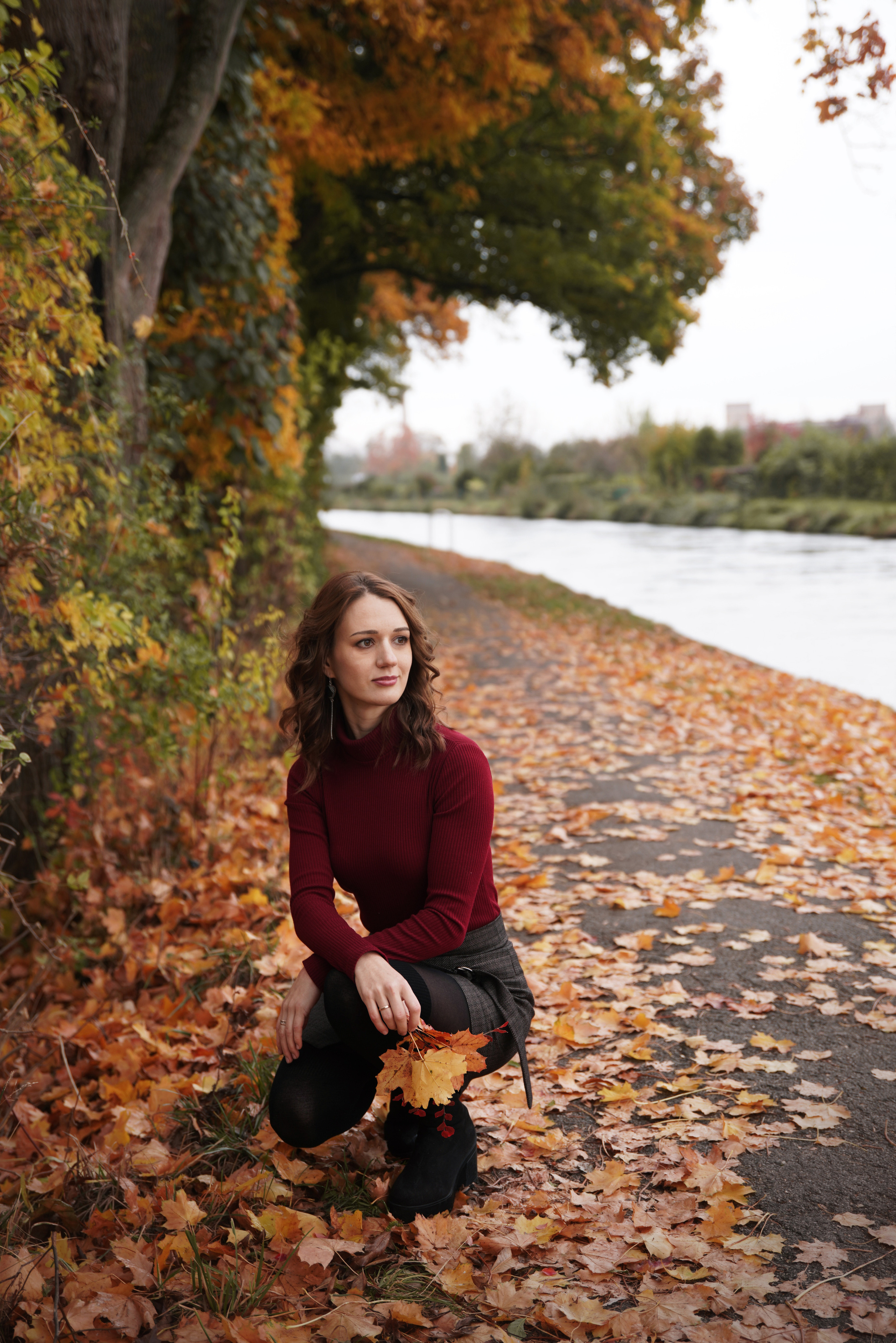 Herbstliches kreatives Treffen mit einer Kamera. Neugeborenenfotografin und Retoucher in Augsburg Nastassia Schneider