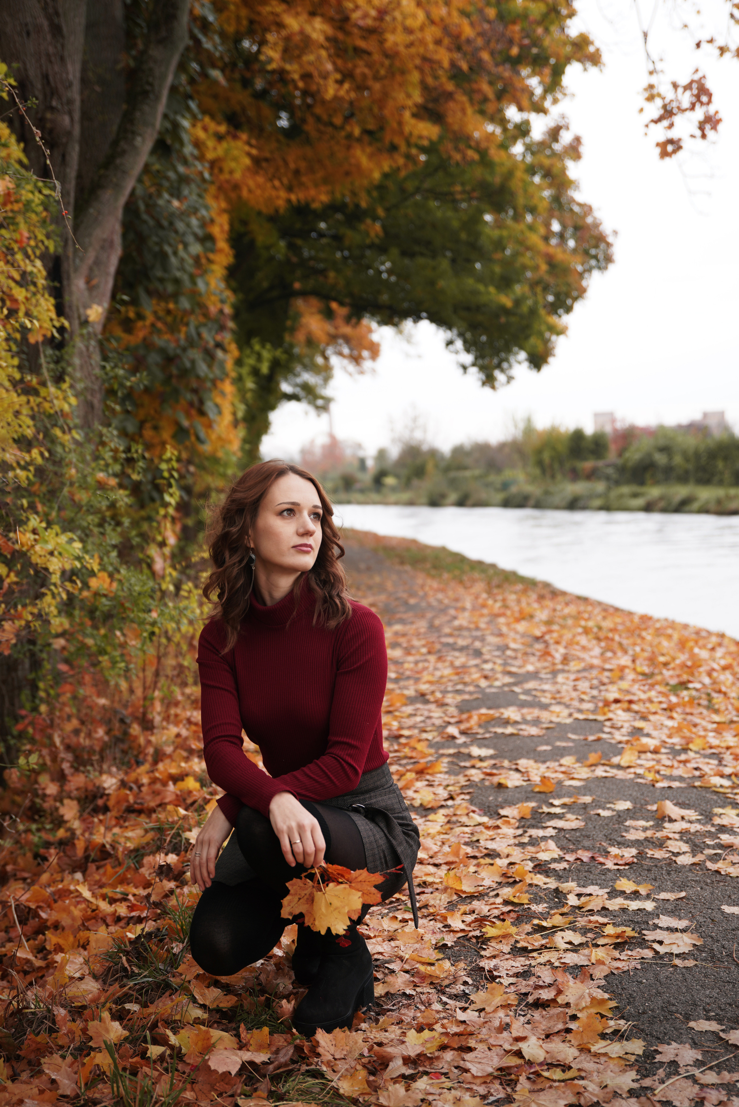 Herbstliches kreatives Treffen mit einer Kamera. Neugeborenenfotografin und Retoucher in Augsburg Nastassia Schneider
