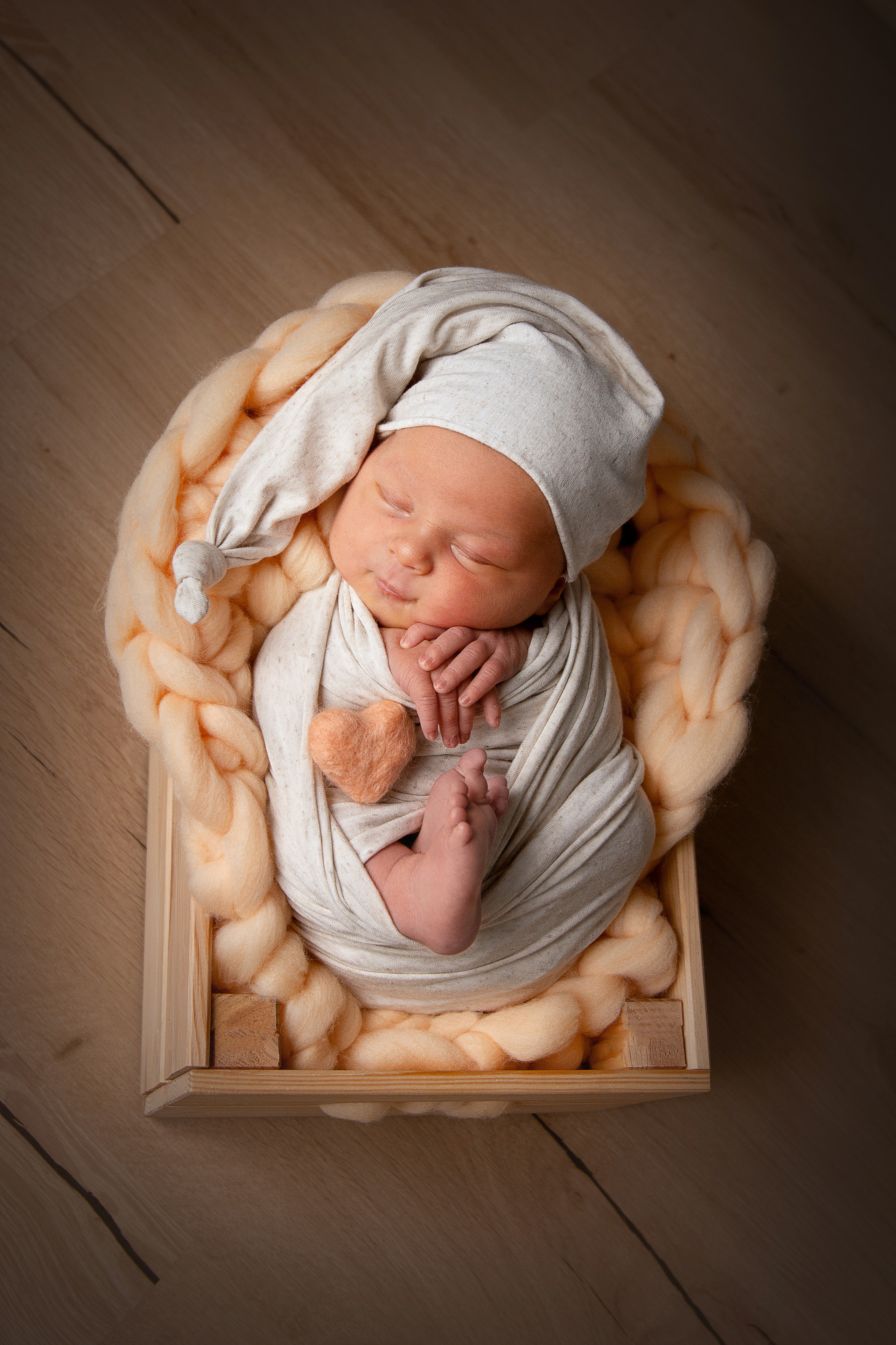 Pose kalachik neugeborenes Mädchen