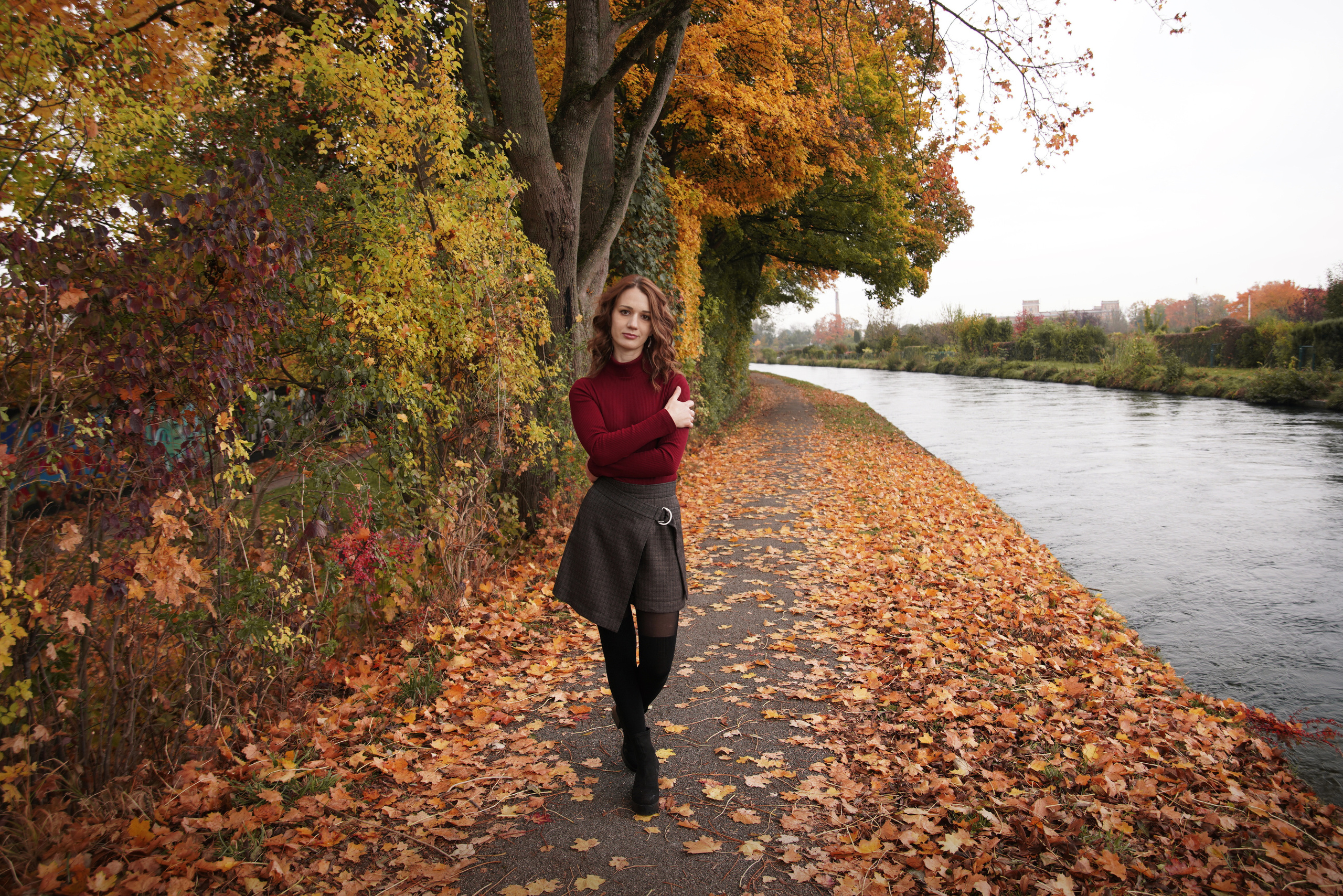 Herbstliches kreatives Treffen mit einer Kamera. Neugeborenenfotografin und Retoucher in Augsburg Nastassia Schneider
