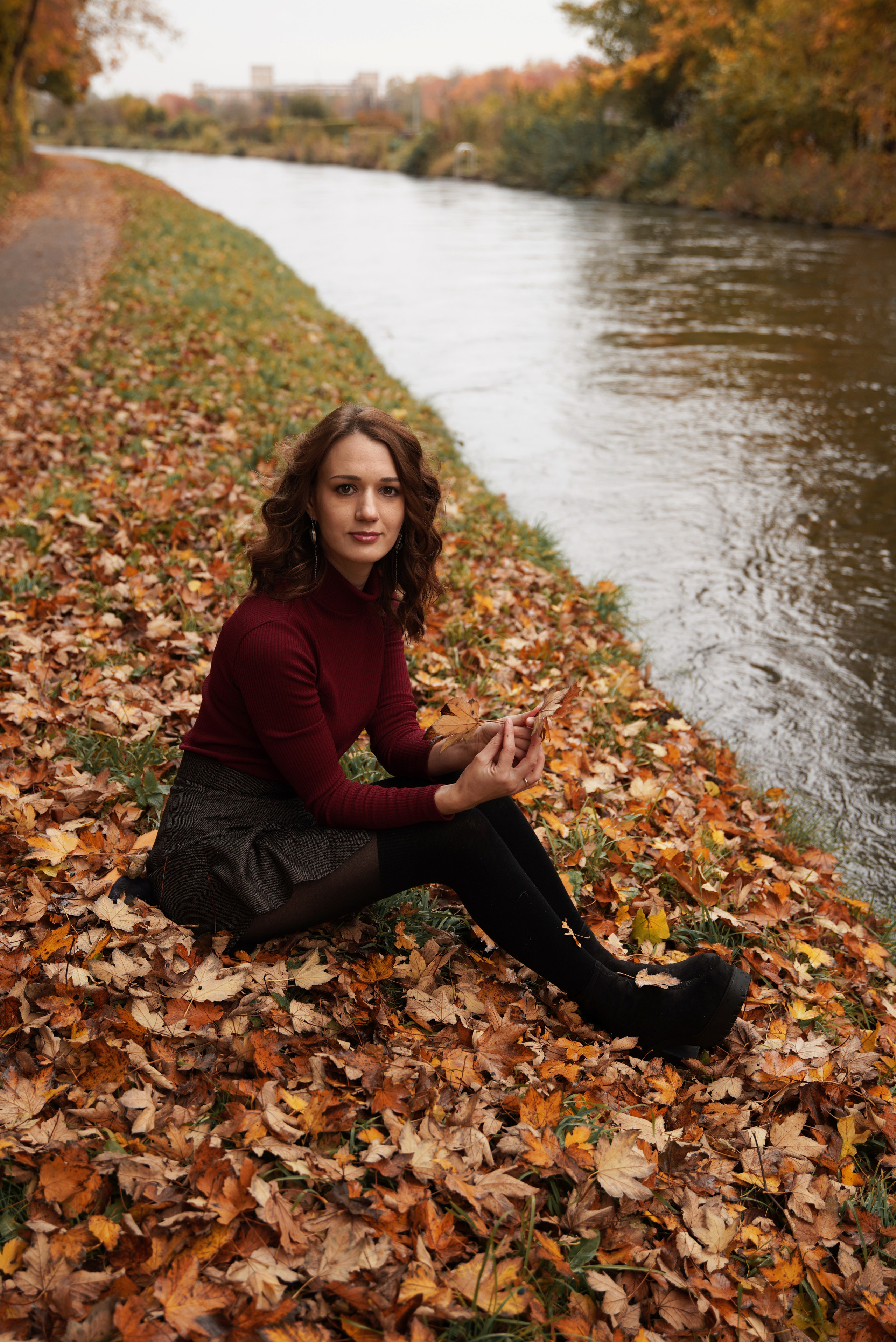 Herbstliches kreatives Treffen mit einer Kamera. Neugeborenenfotografin und Retoucher in Augsburg Nastassia Schneider