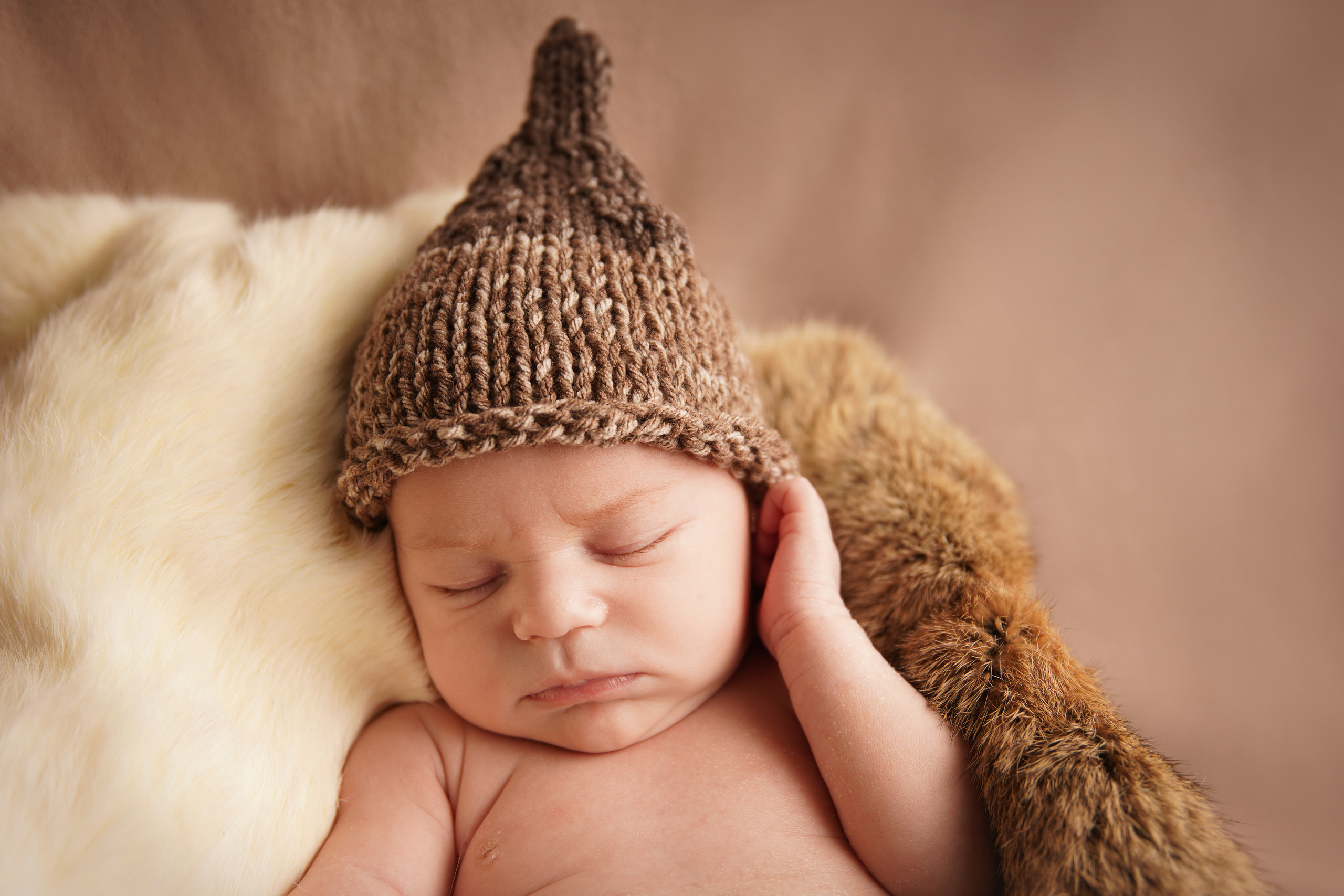 Fotoshooting in warmen Pastellfarben. Neugeborenenfotografin und Retoucher in Augsburg Nastassia Schneider