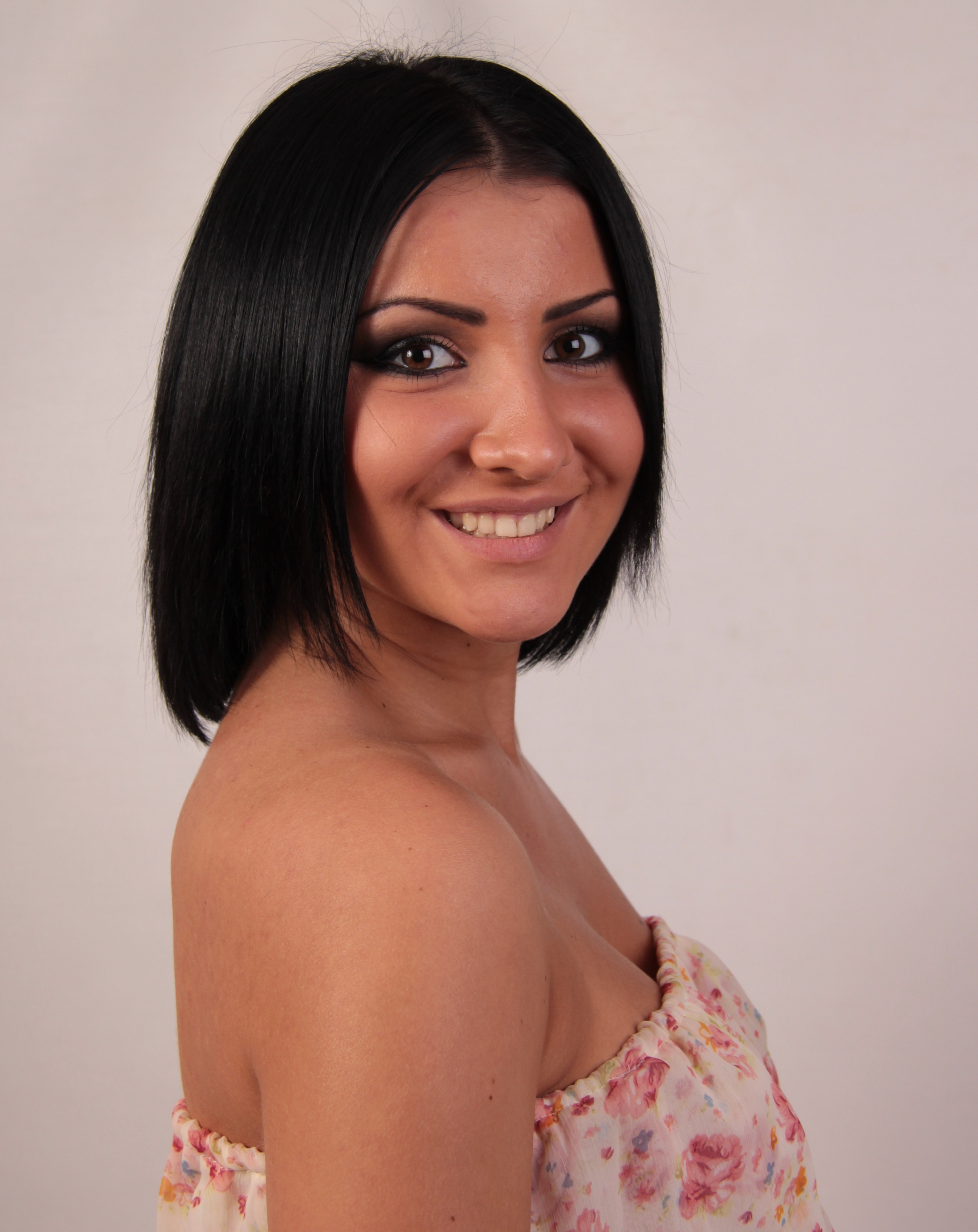 Frauenporträt im Studio. Neugeborenenfotografin und Retoucher in Augsburg Nastassia Schneider