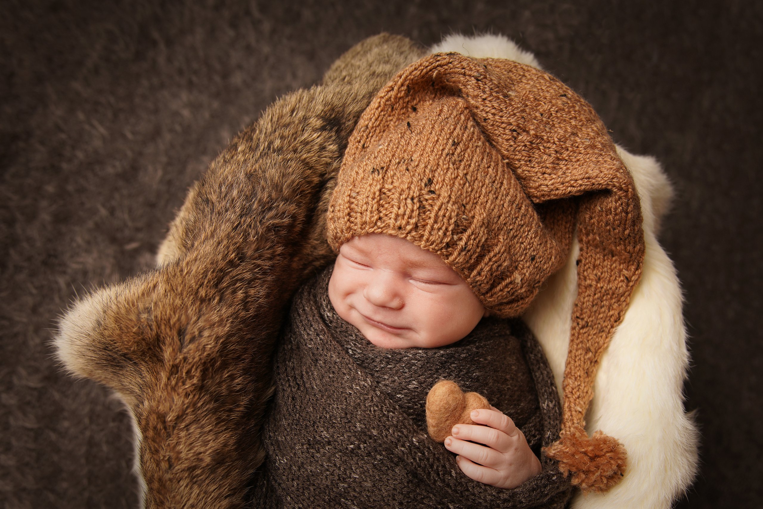 Fotoshooting in warmen Pastellfarben. Neugeborenenfotografin und Retoucher in Augsburg Nastassia Schneider