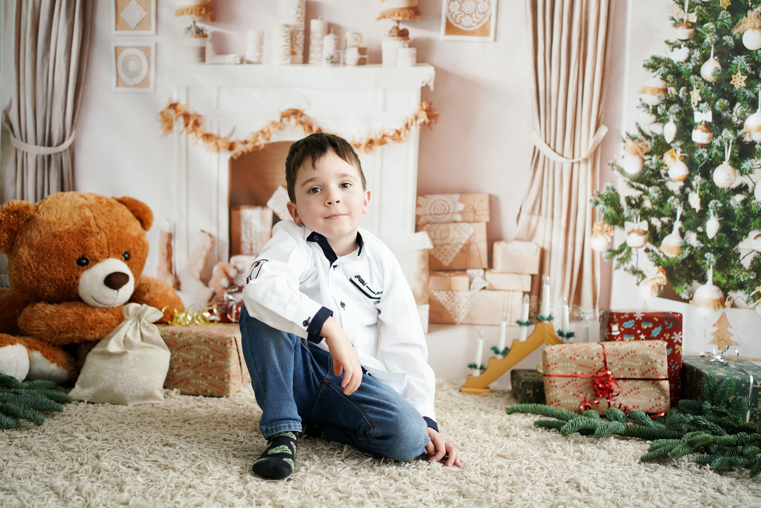 Weihnachtsfotosession im Studio für eine befreundete Familie. Neugeborenenfotografin und Retoucher in Augsburg Nastassia Schneider