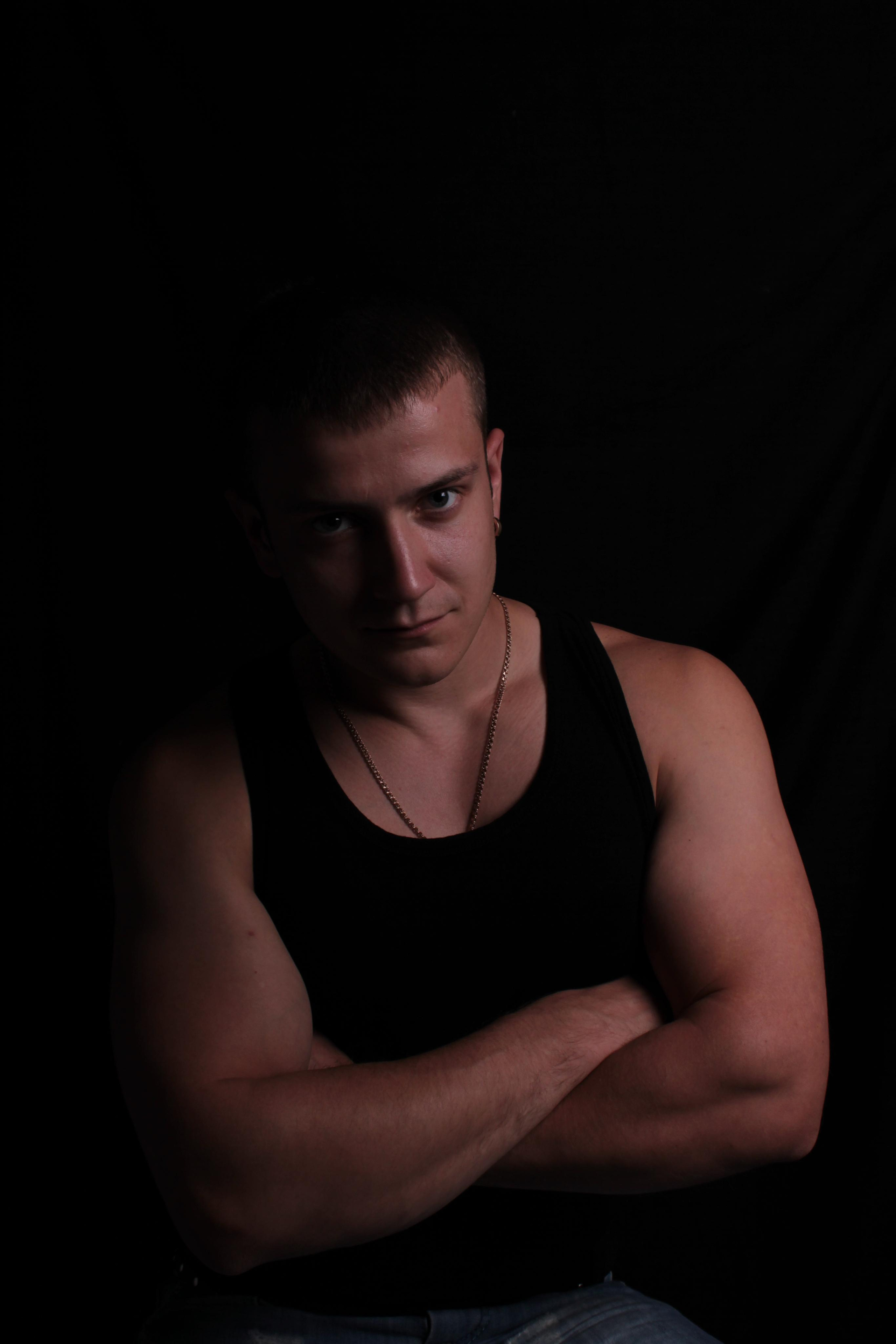 Romantische Geschichte eines jungen Paares bei einer Fotosession. Neugeborenenfotografin und Retoucher in Augsburg Nastassia Schneider