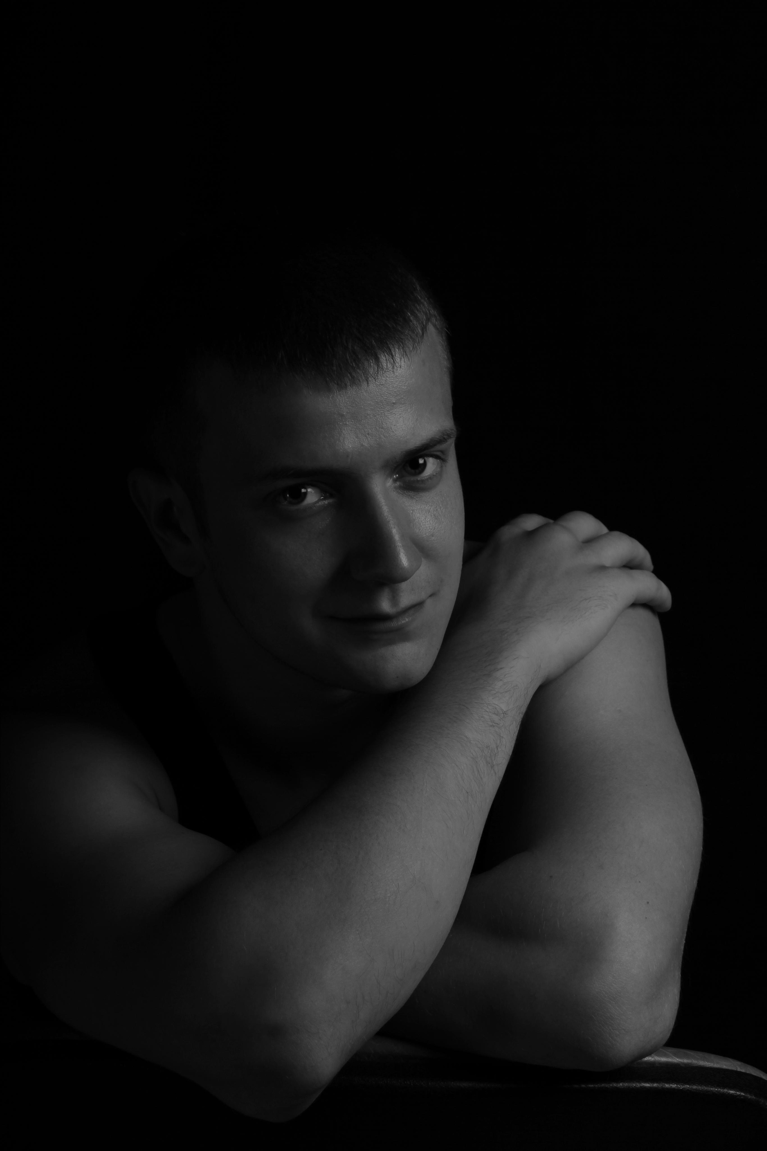 Romantische Geschichte eines jungen Paares bei einer Fotosession. Neugeborenenfotografin und Retoucher in Augsburg Nastassia Schneider