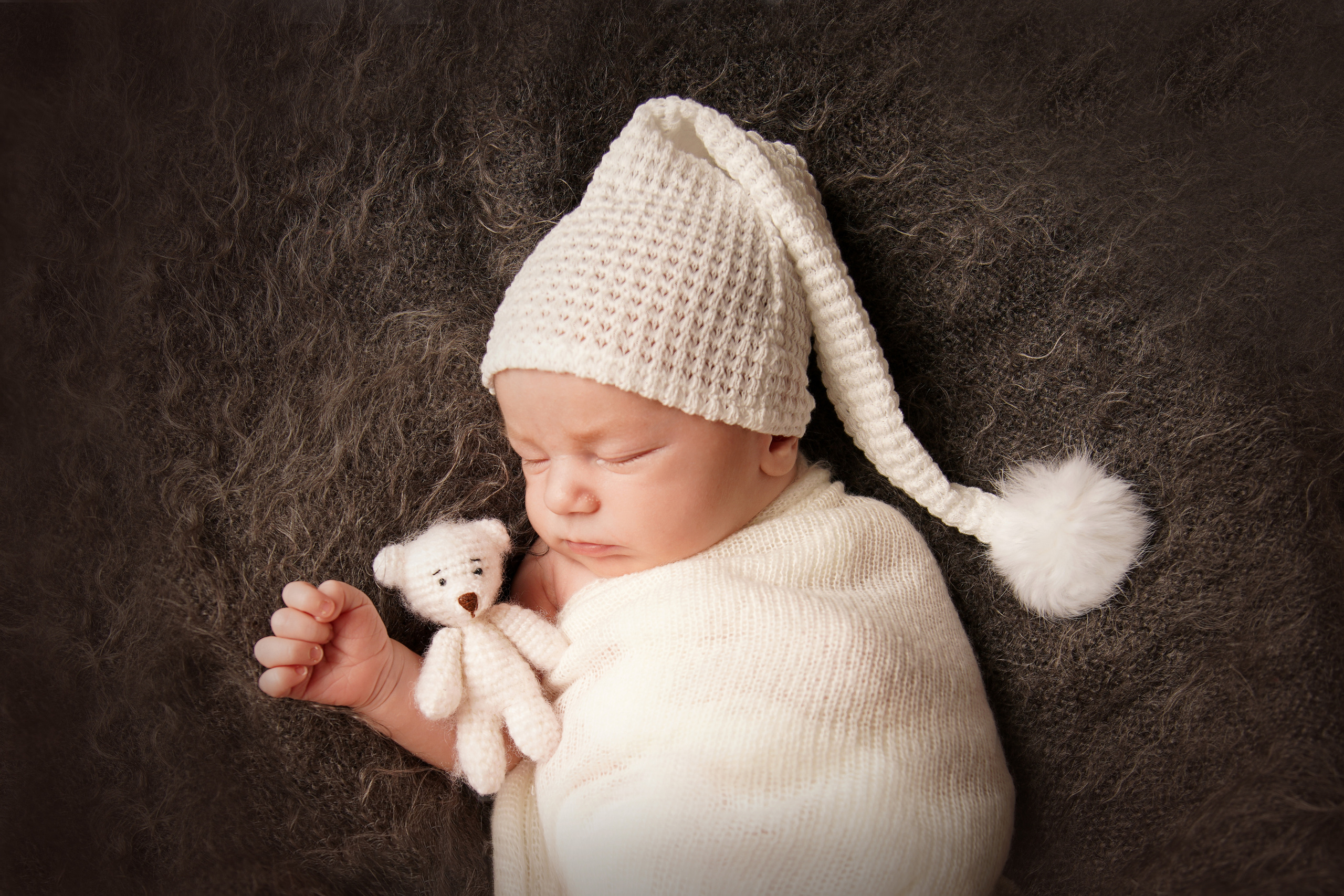 Fotoshooting in warmen Pastellfarben. Neugeborenenfotografin und Retoucher in Augsburg Nastassia Schneider