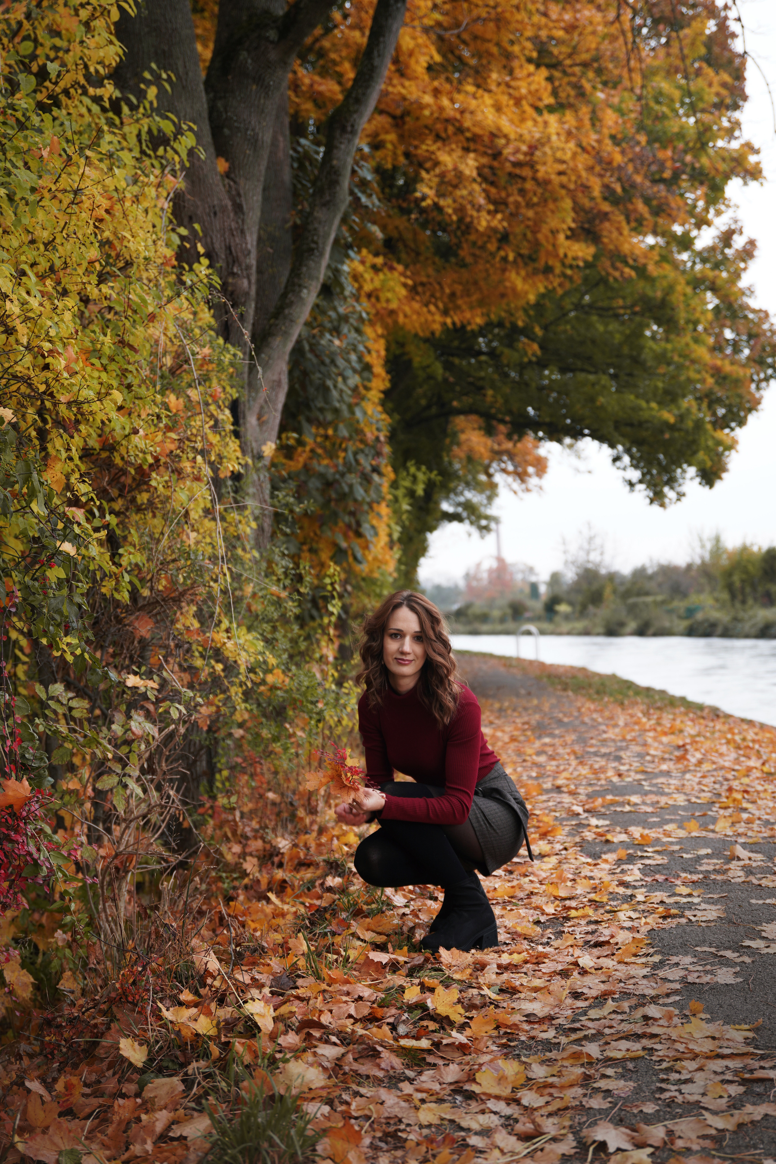 Herbstliches kreatives Treffen mit einer Kamera. Neugeborenenfotografin und Retoucher in Augsburg Nastassia Schneider