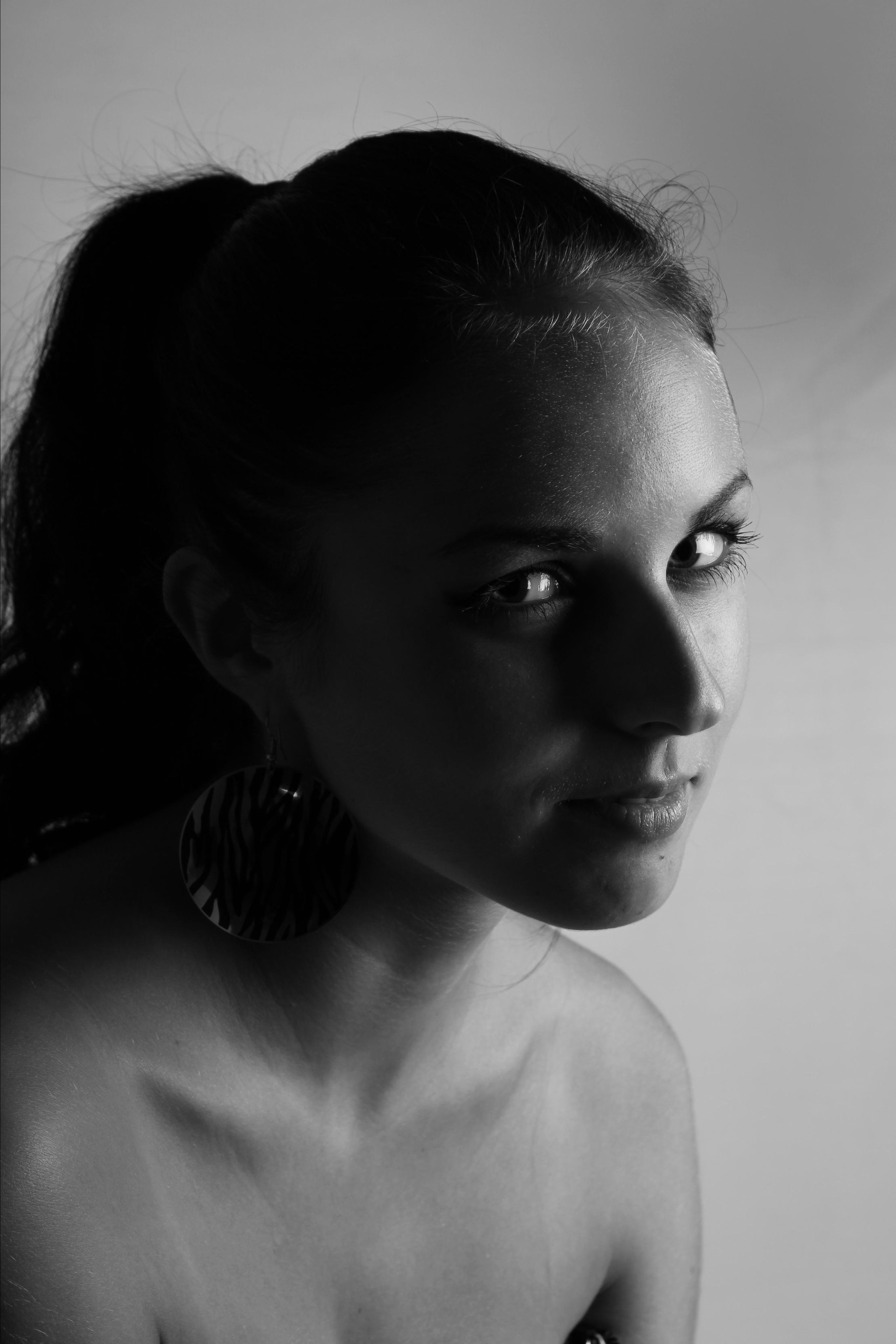 Romantische Geschichte eines jungen Paares bei einer Fotosession. Neugeborenenfotografin und Retoucher in Augsburg Nastassia Schneider