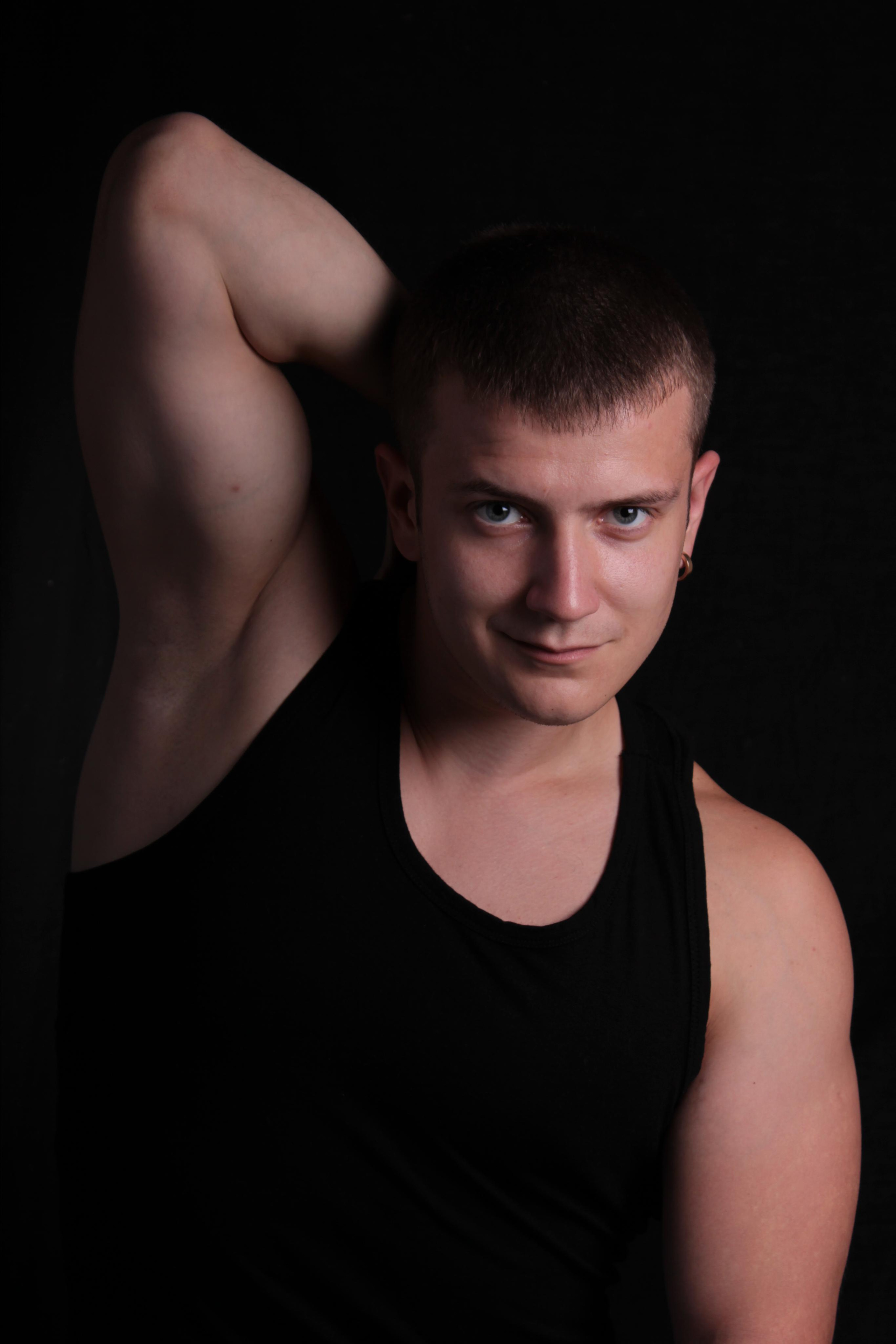 Romantische Geschichte eines jungen Paares bei einer Fotosession. Neugeborenenfotografin und Retoucher in Augsburg Nastassia Schneider