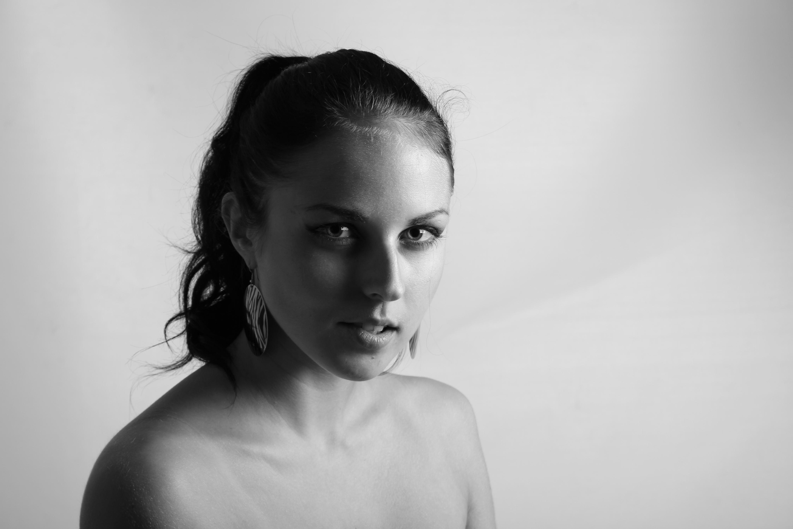 Romantische Geschichte eines jungen Paares bei einer Fotosession. Neugeborenenfotografin und Retoucher in Augsburg Nastassia Schneider