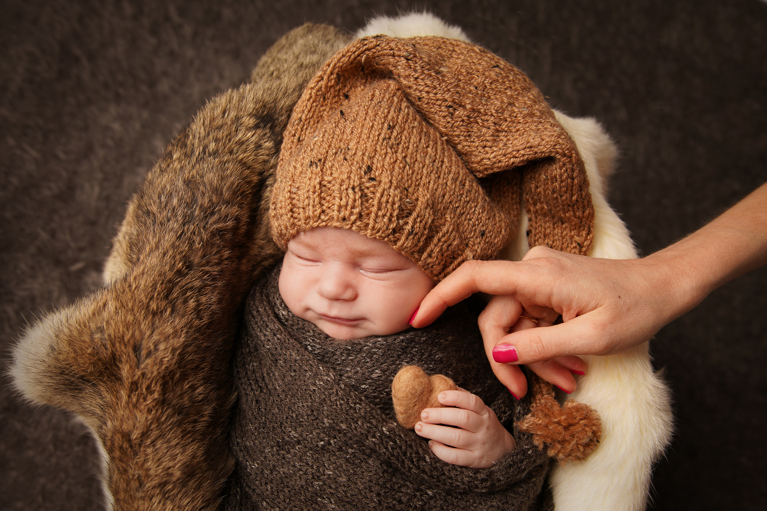 Fotoshooting in warmen Pastellfarben. Neugeborenenfotografin und Retoucher in Augsburg Nastassia Schneider