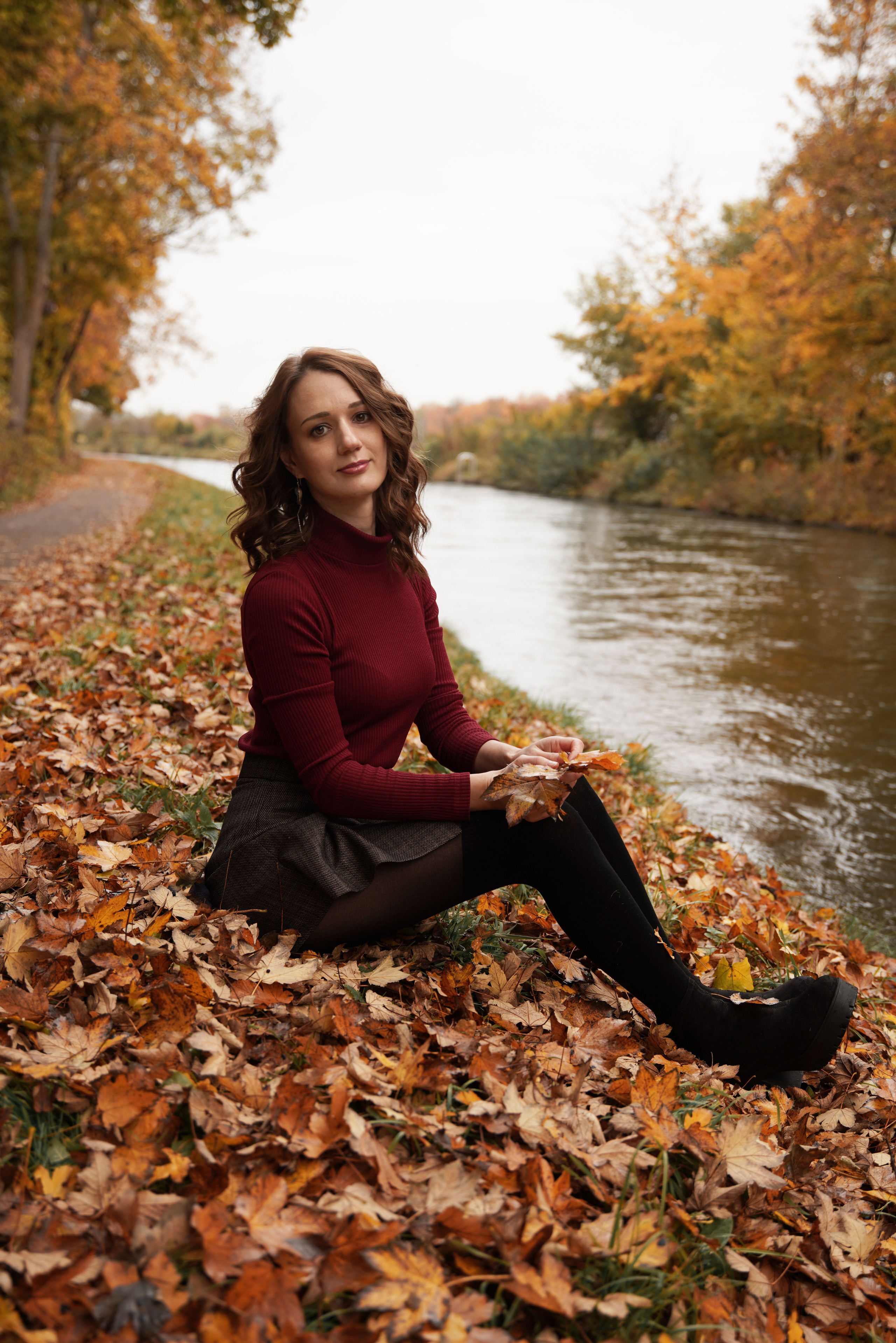 Herbstliches kreatives Treffen mit einer Kamera. Neugeborenenfotografin und Retoucher in Augsburg Nastassia Schneider