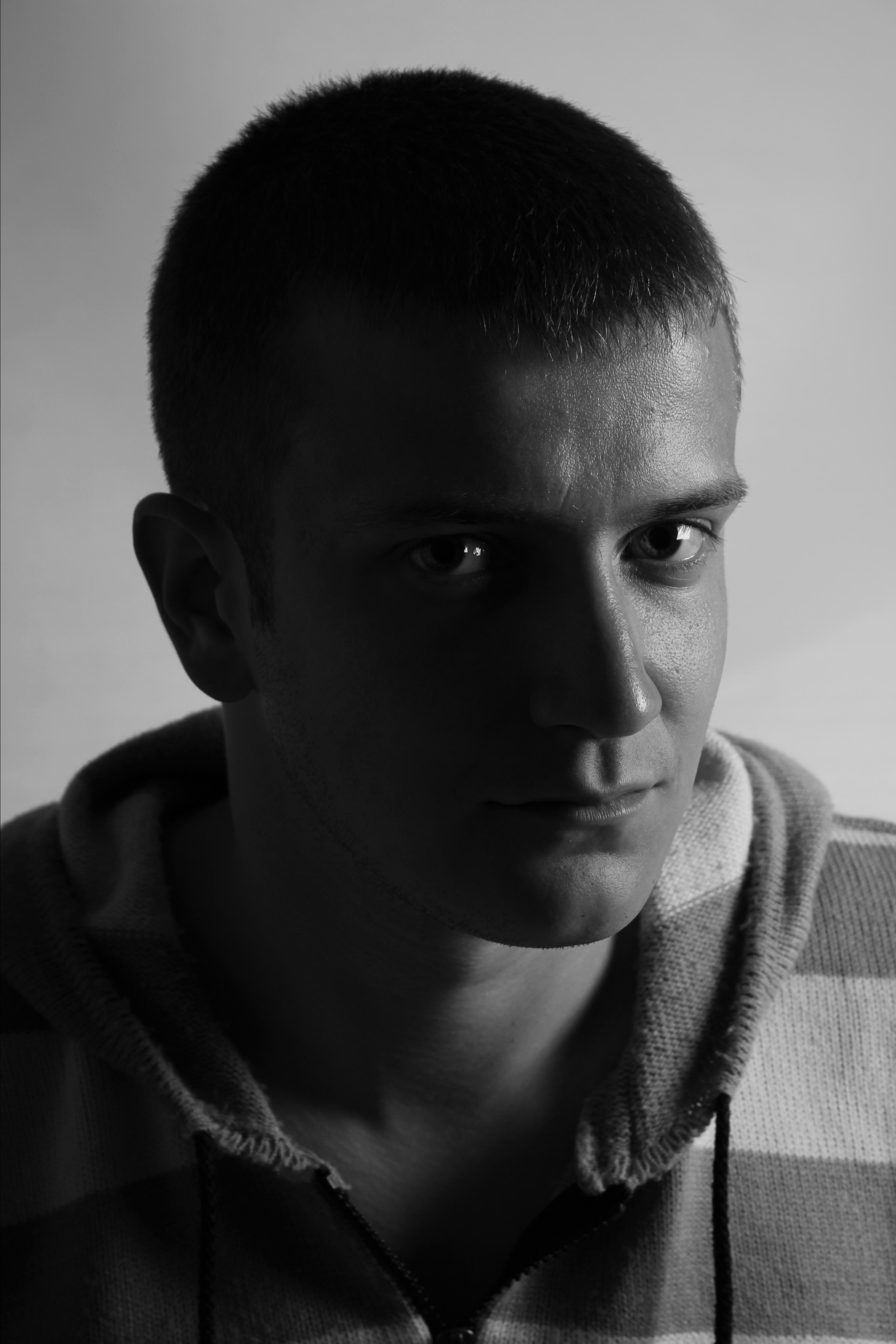 Romantische Geschichte eines jungen Paares bei einer Fotosession. Neugeborenenfotografin und Retoucher in Augsburg Nastassia Schneider