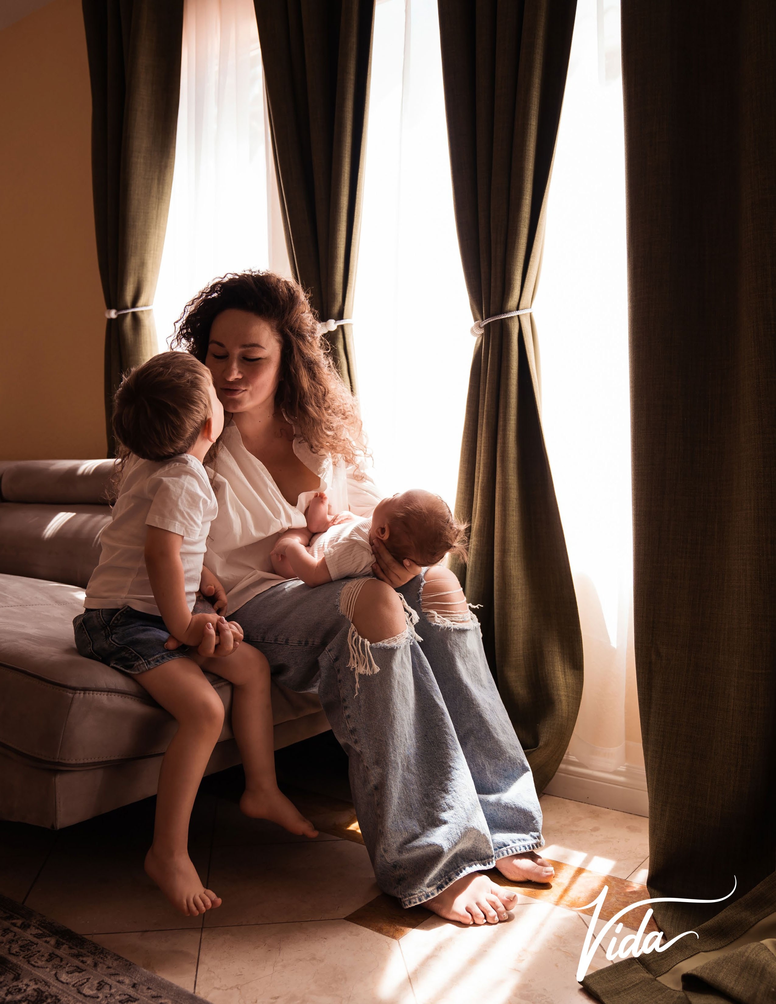 Vida magazine. Issue June'24 “Motherhood”. Wedding & elopement photographer Viktoriya Kravtsov. Las Vegas