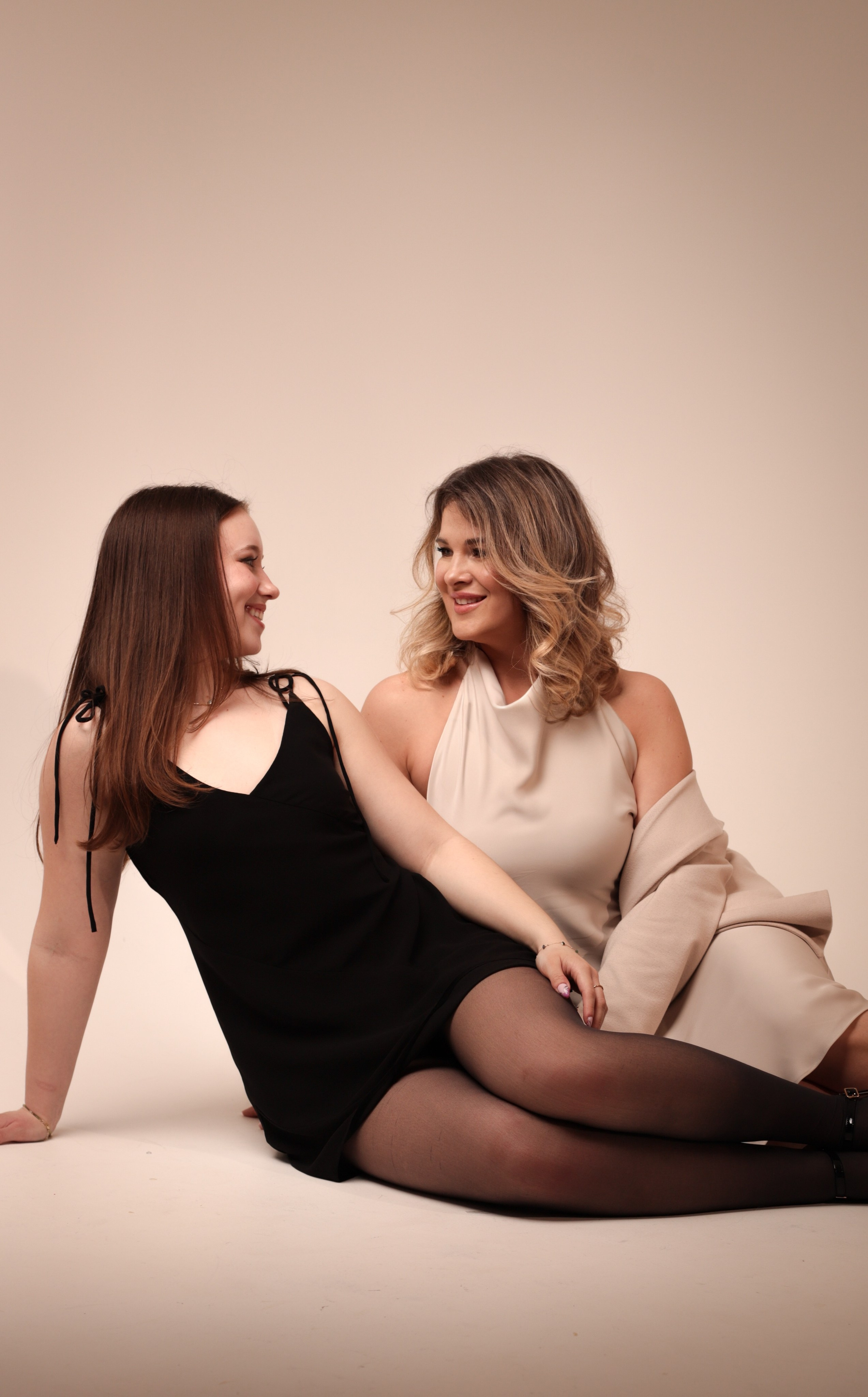 Olena&Darinka. VALERIIA VIUNOVA individual shooting\love story\event\brand