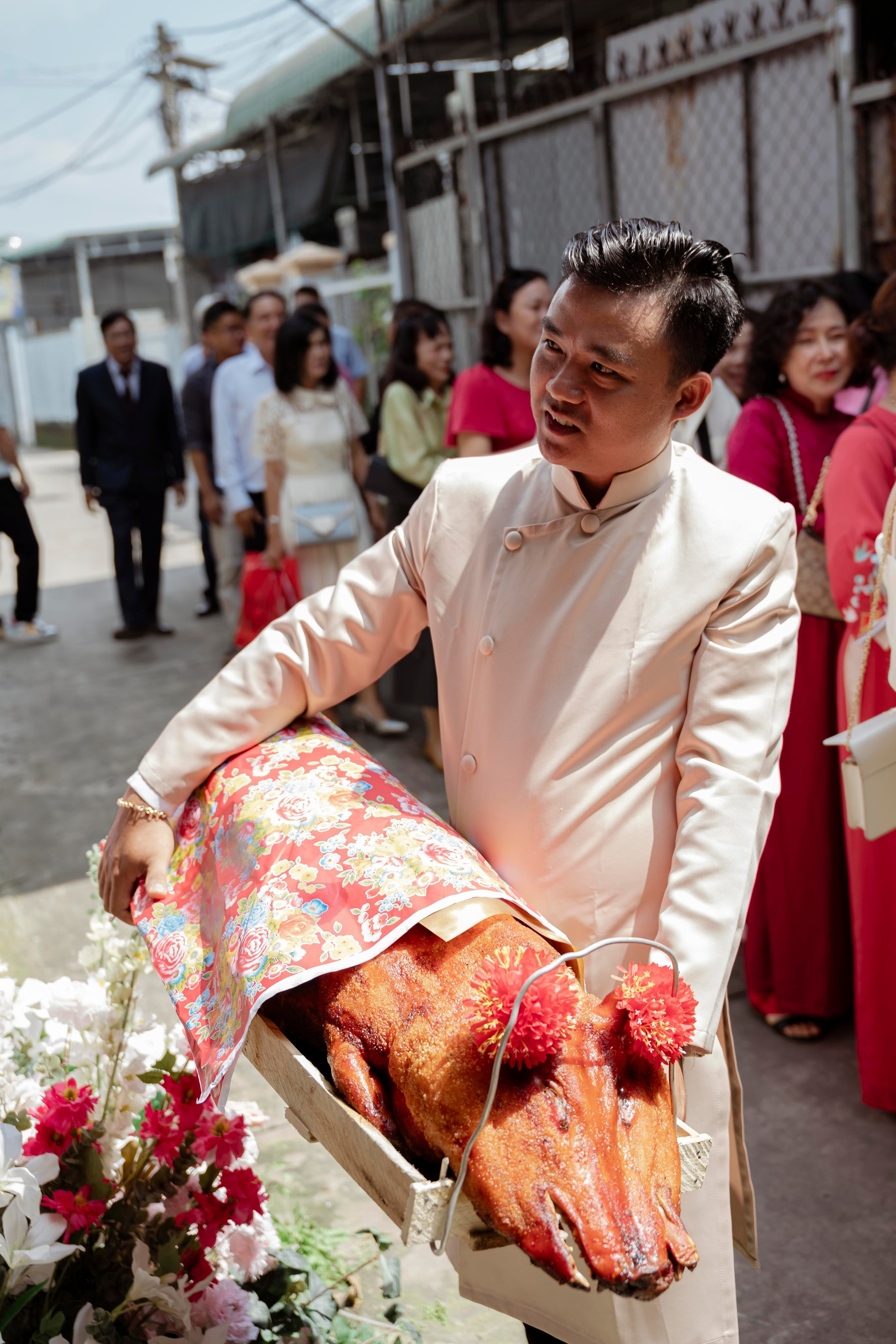 LINH & HUYEN. WEDDING PHOTOGRAPHER IN VIETNAM
