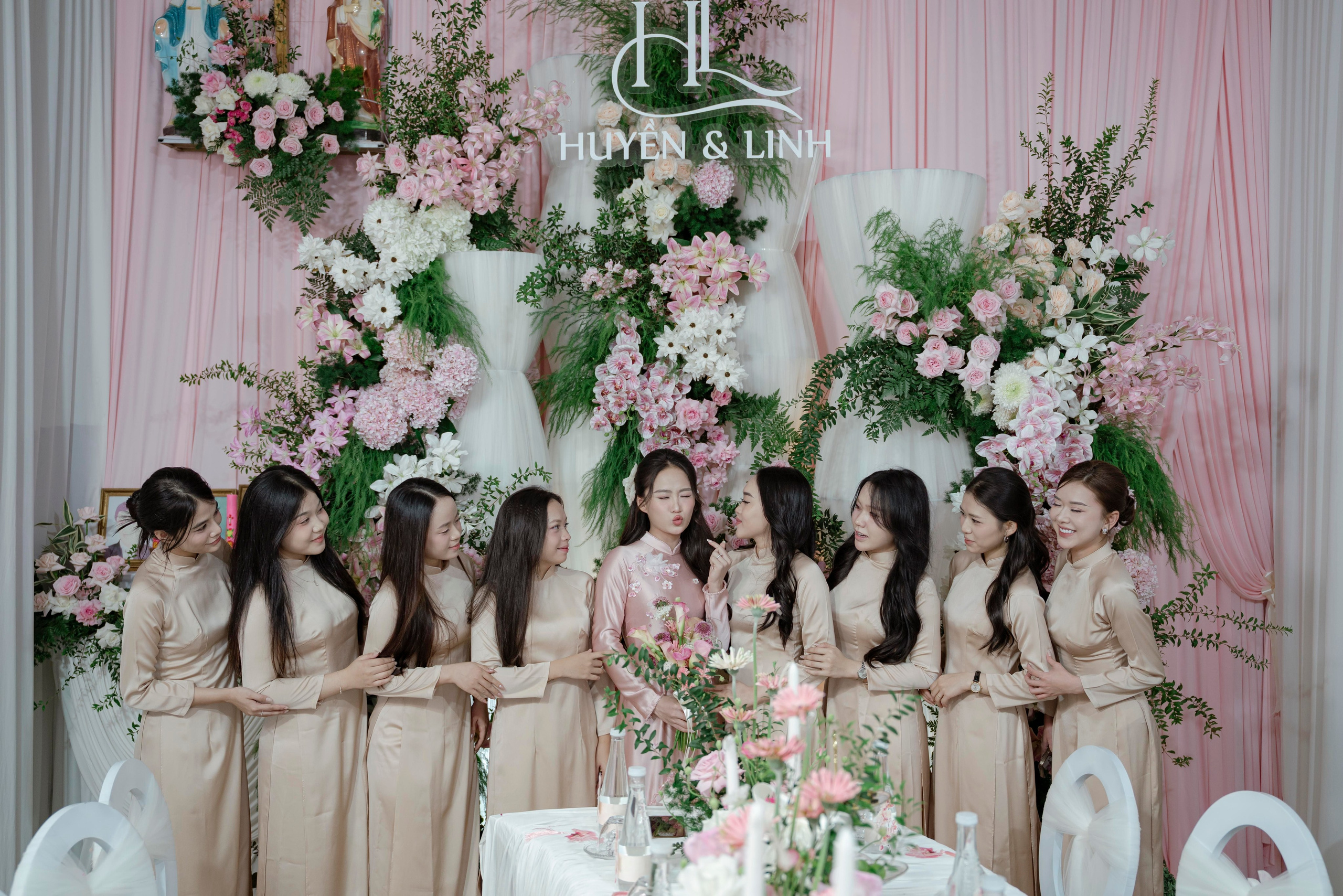 LINH & HUYEN. WEDDING PHOTOGRAPHER IN VIETNAM