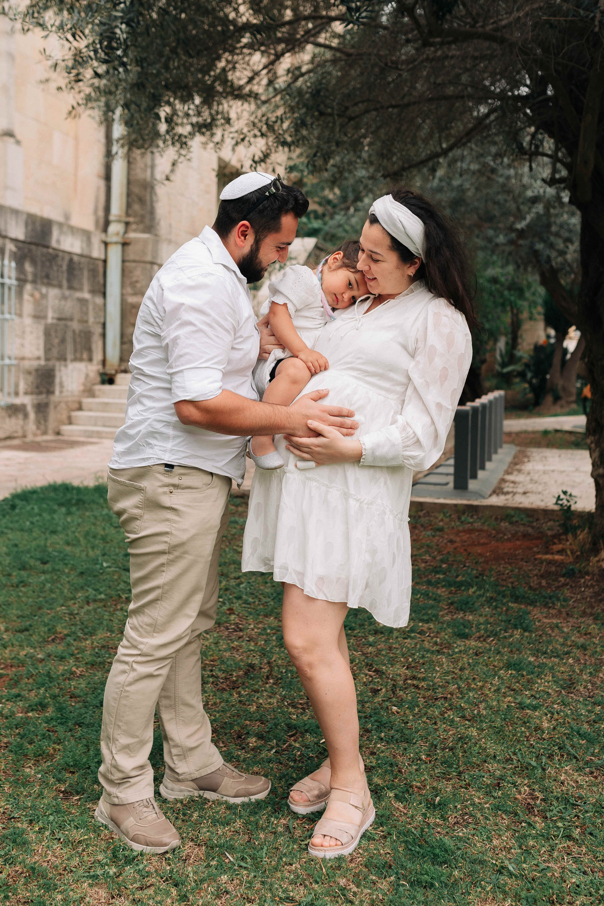 EXPECTING A BABY, JERUSALEM. PHOTOGRAPHER IN ISRAEL